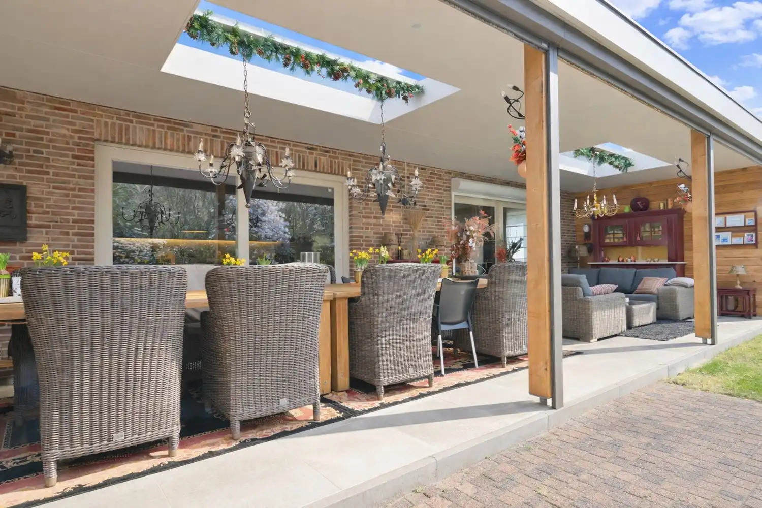 Exclusieve, compleet ingerichte bungalow op unieke bosrijke ligging, met prachtig overdekt terras en ruime kelder foto 5