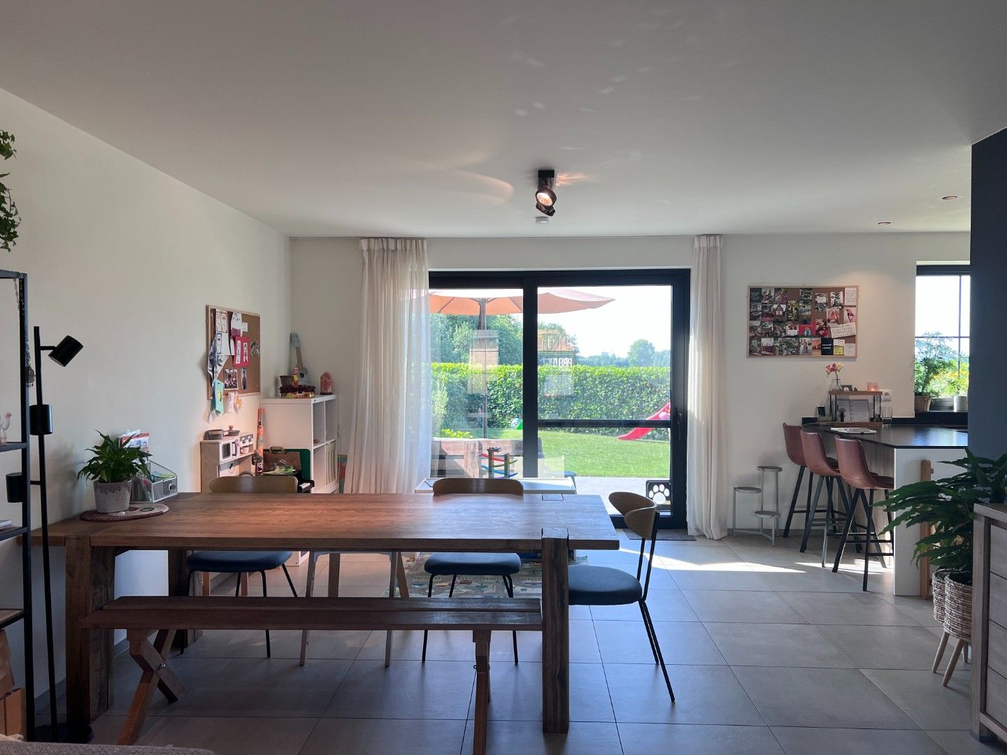 Halfopen bebouwing met drie slaapkamers te huur in Ursel foto 4