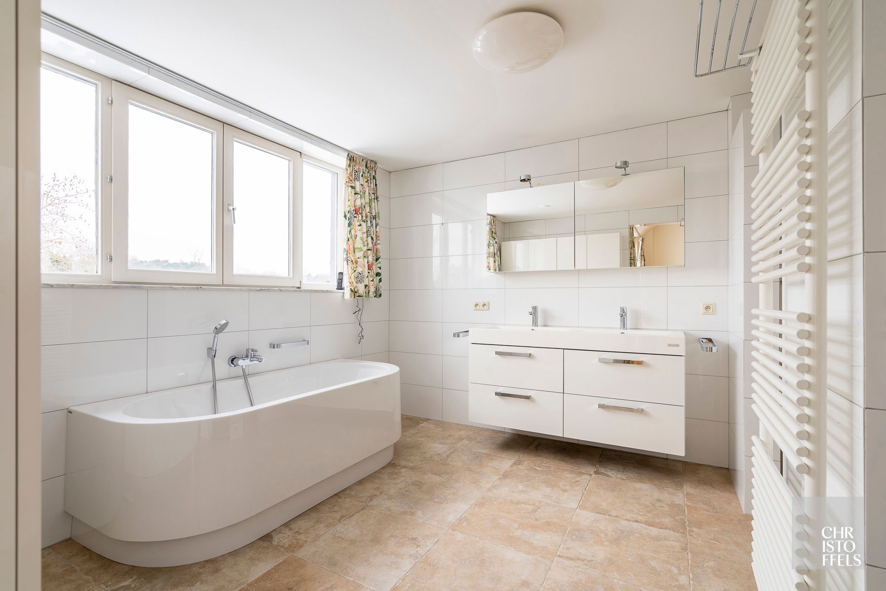 Villa (336m²) met 3 slaapkamers en een zwemvijver op een perceel van 1.219m²!  foto 14