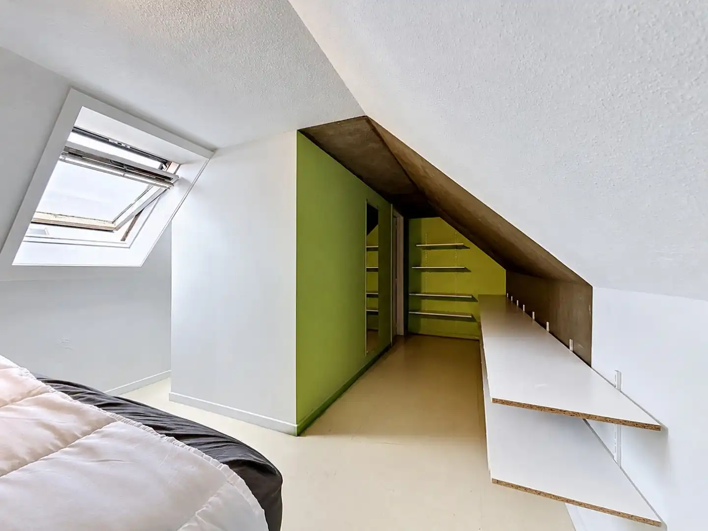 Opbrengsteigendom met handelspand en 3 appartementen te Nieuwpoort-stad foto 6