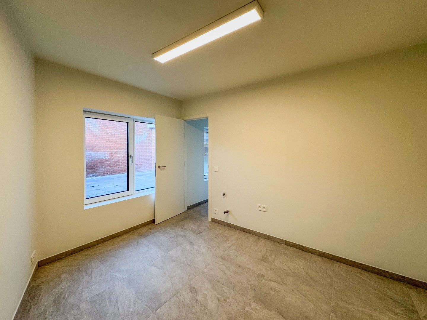 Gerenoveerde bel-etagewoning met 3 slaapkamers, garage en terras. foto 15