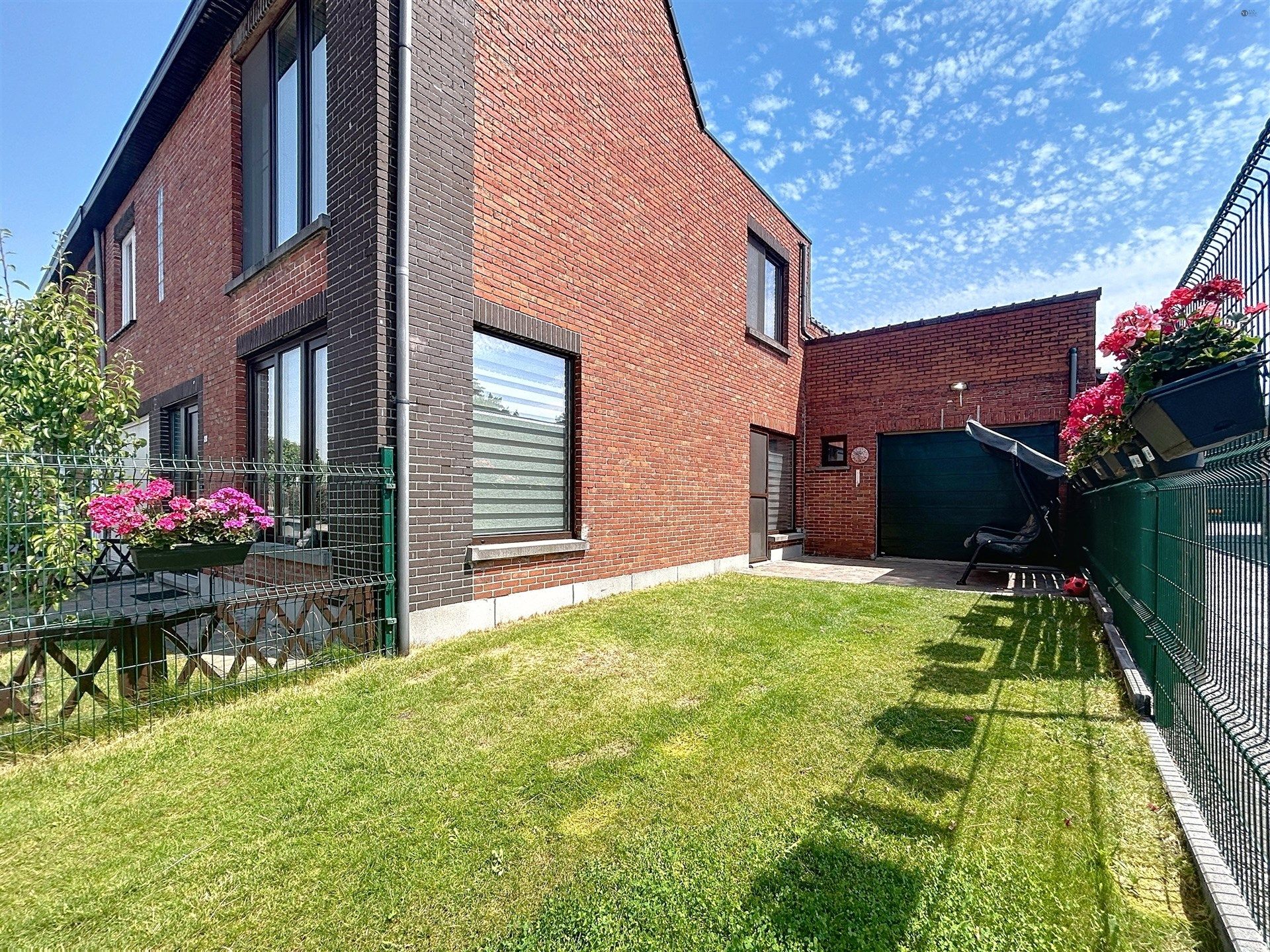 Gerenoveerde half open bebouwing met garage op toplocatie foto 20