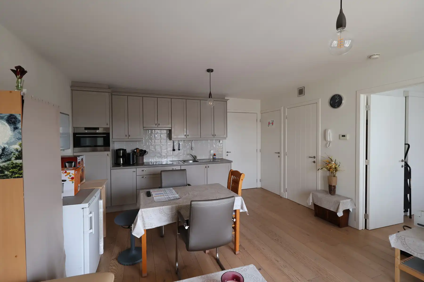 Appartement op de tweede verdieping achteraan met 1 slaapkamer, terras, autostaanplaats en lift in het gebouw. foto 3