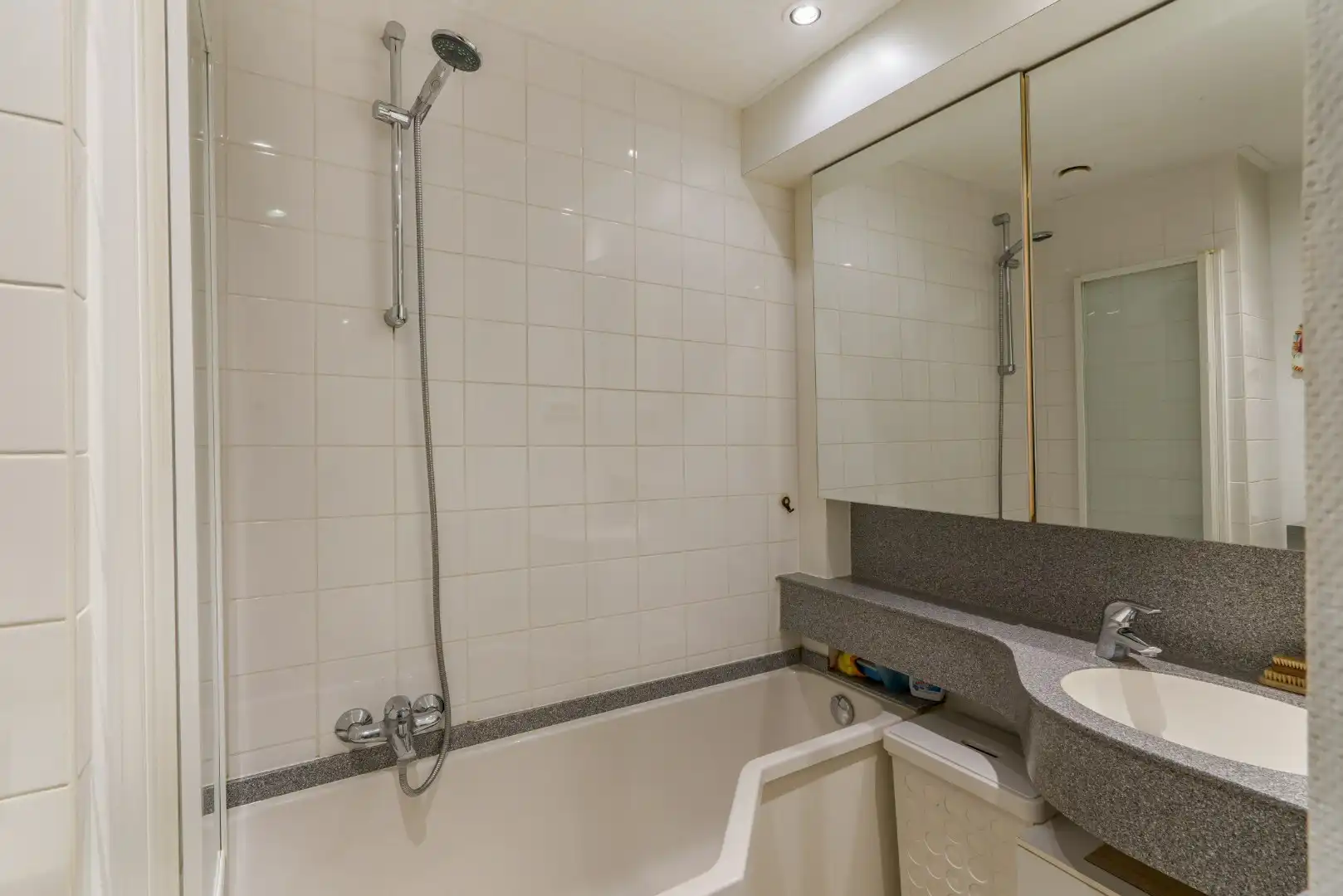 Ruim woonappartement in het stadscentrum met open zicht op het Mijnplein! foto 10