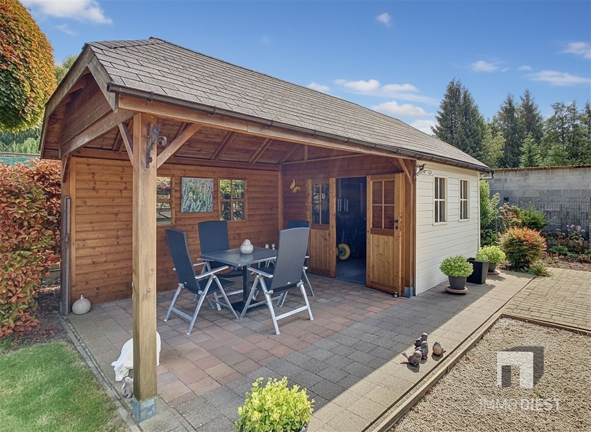 Aantrekkelijke en instapklare woning met 3 slaapkamers en prachtig aangelegde tuin op 12a 77ca. foto 35