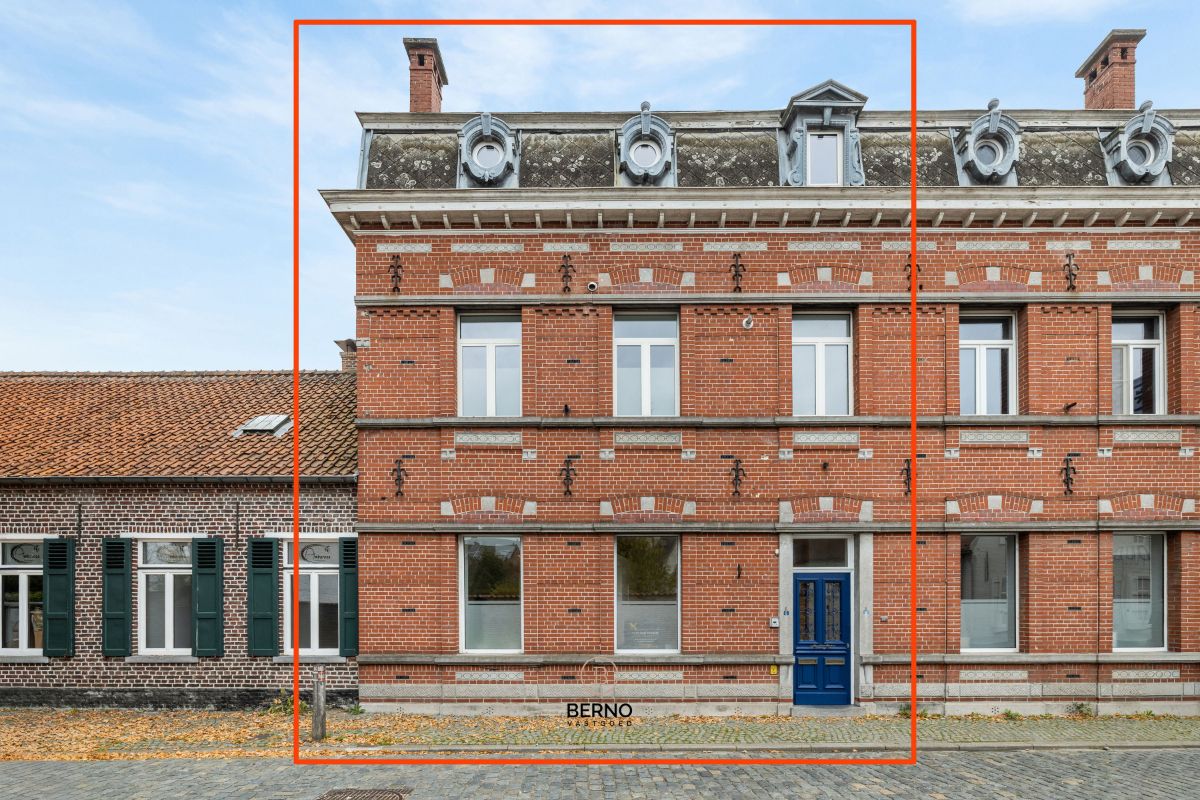 Authentiek herenhuis met moderne luxe en zonnige tuin – Wieze foto {{pictureIndex}}