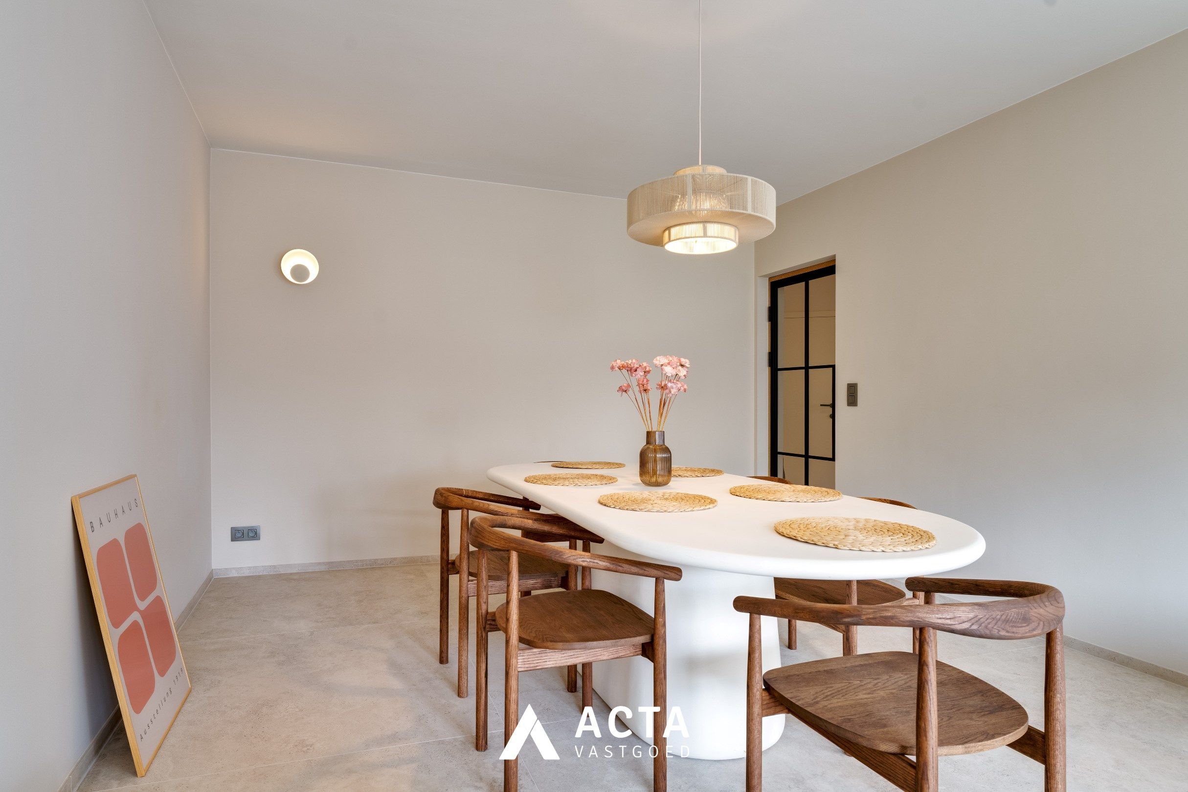 Subliem gerenoveerd appartement met twee slaapkamers op het Leopold I Plein foto 5