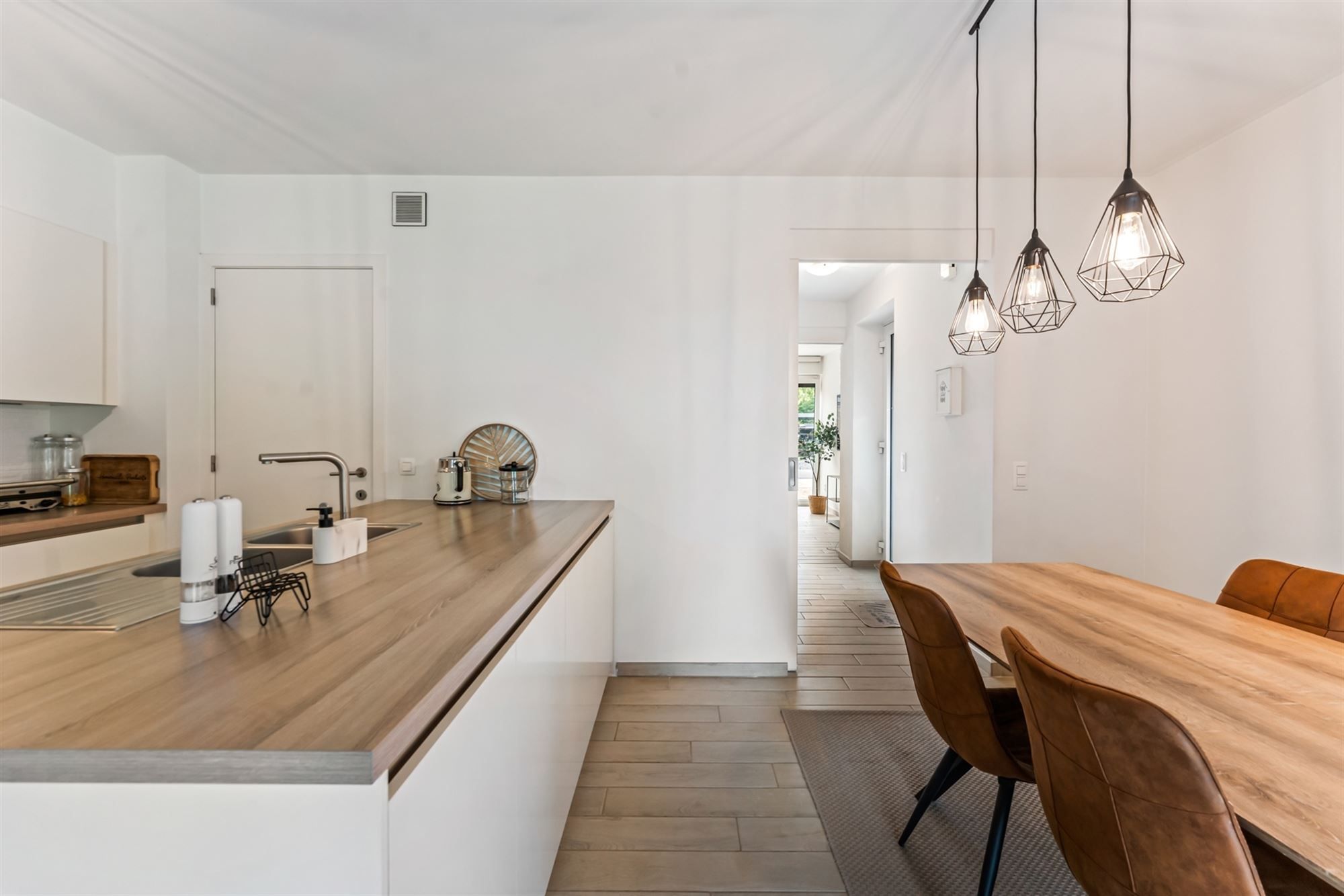 PRACHTIG AFGEWERKTE HOB MET 3 SLAAPKAMERS OP EEN PERCEEL VAN 3A50CA TE BERINGEN CENTRUM foto 8