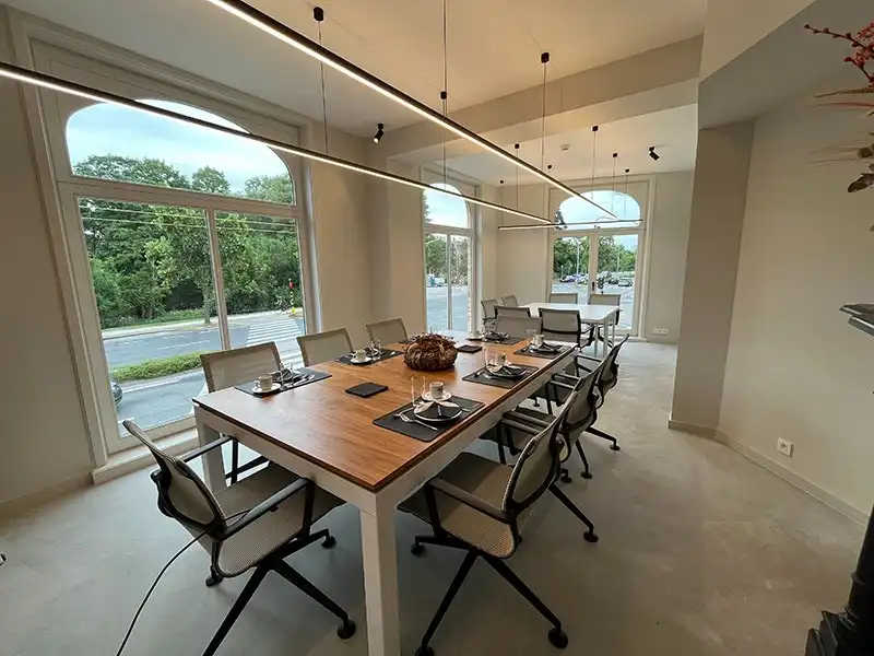 Gerenoveerd kantoorgebouw in Brugge: een nieuwe werkplekervaring! foto 5