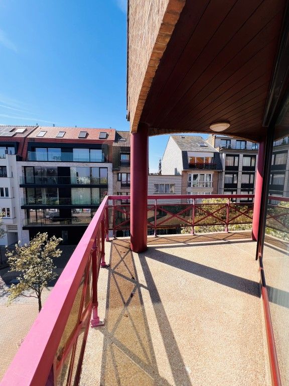 Ruim woonappartement met 3 slaapkamers en carport foto 23