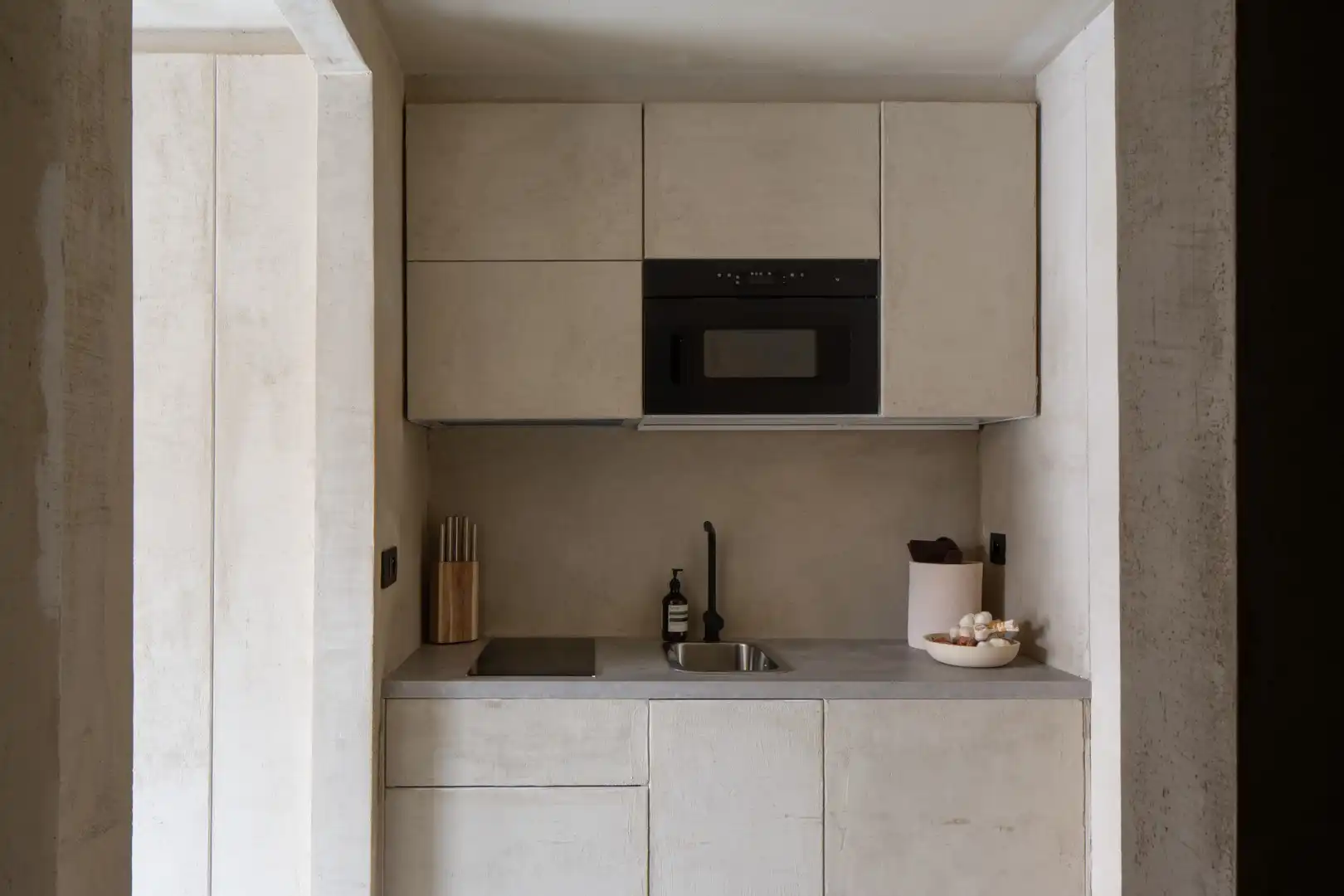 Knap gerenoveerde studio met private tuin foto 4