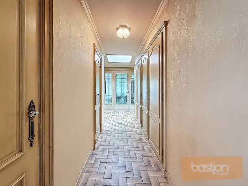 Te renoveren woning met tal van mogelijkheden in hartje Marke foto 10