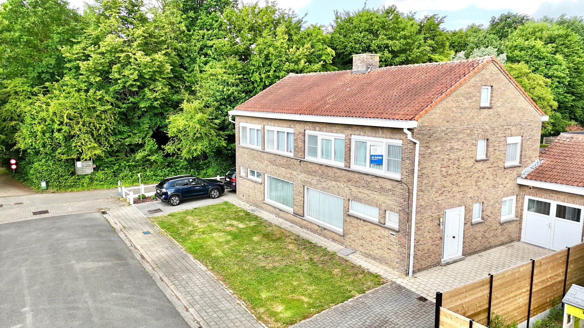 Hoofdfoto van de publicatie: Uitzonderlijk mooi gelegen HOB woning met 4 slks, tuin en garage.