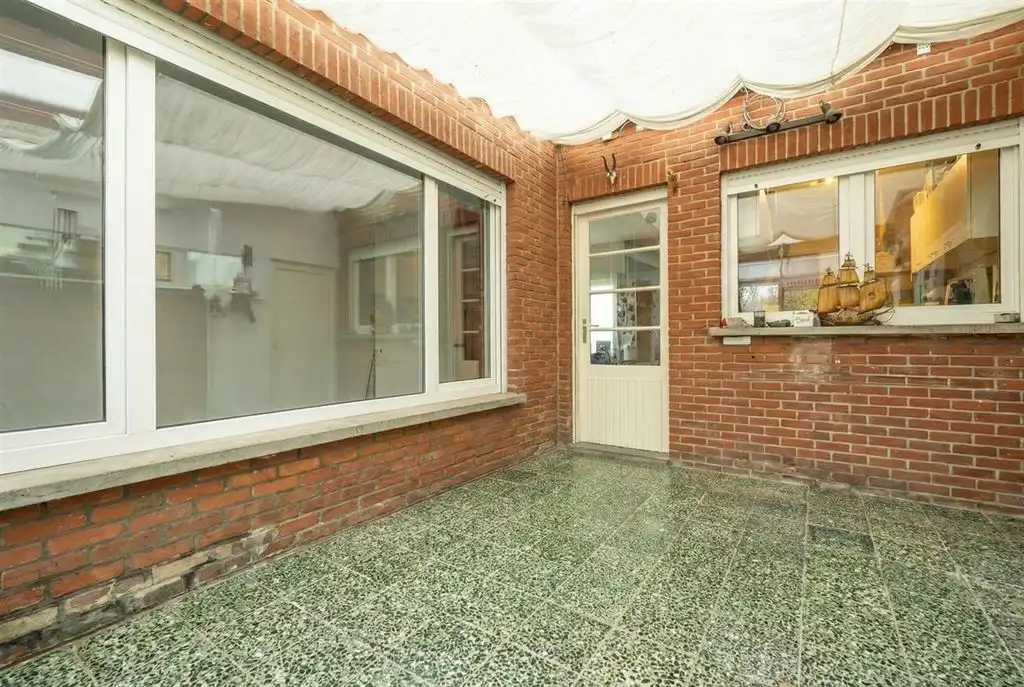 Te renoveren woning in groene omgeving foto 6