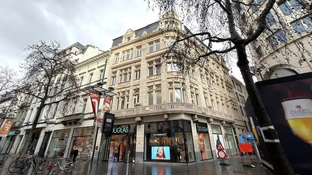 Kantoor te huur in gerenoveerd hoekpand met topligging op Meir Antwerpen foto 2