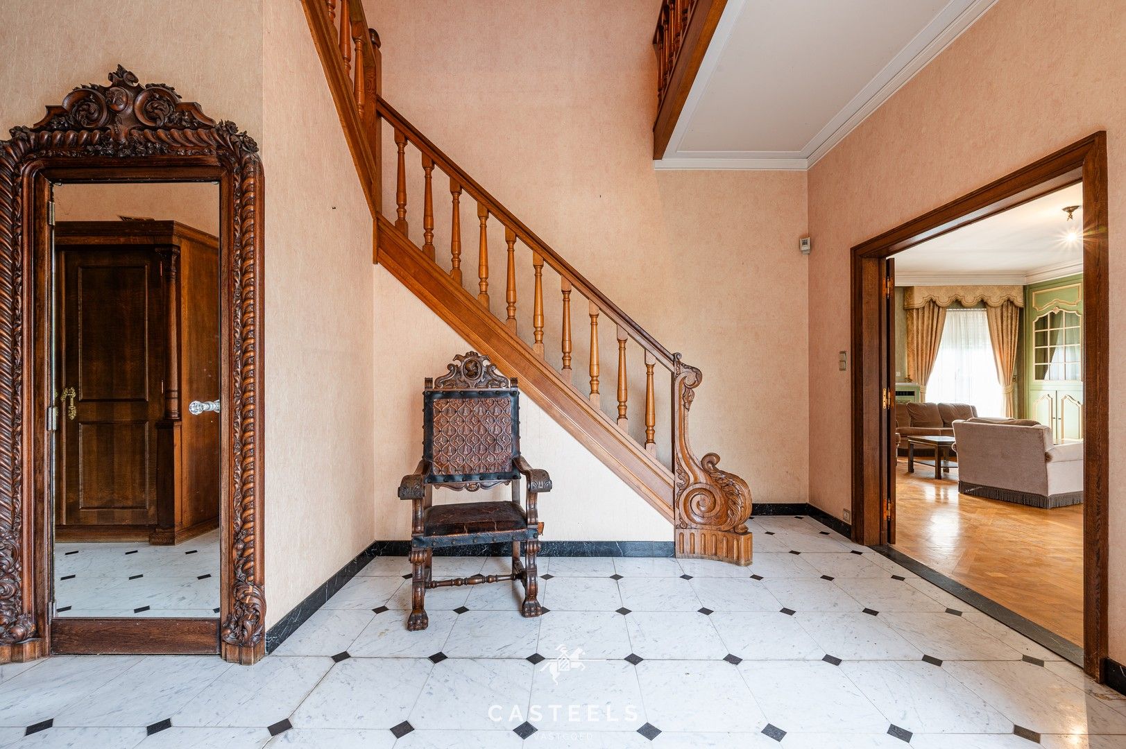 Karaktervolle villa met barokke charme en eindeloze mogelijkheden foto 10