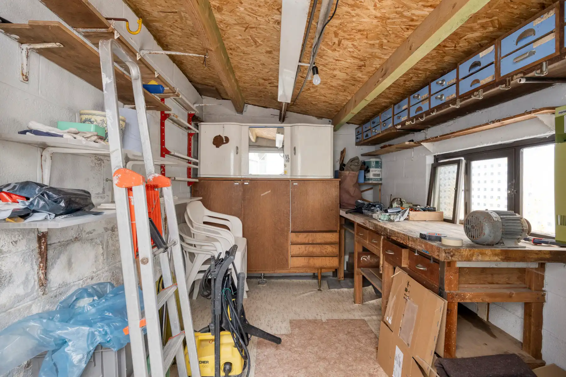 Rijwoning met 2 slaapkamers, inrichtbare zolder & grote tuin foto 22