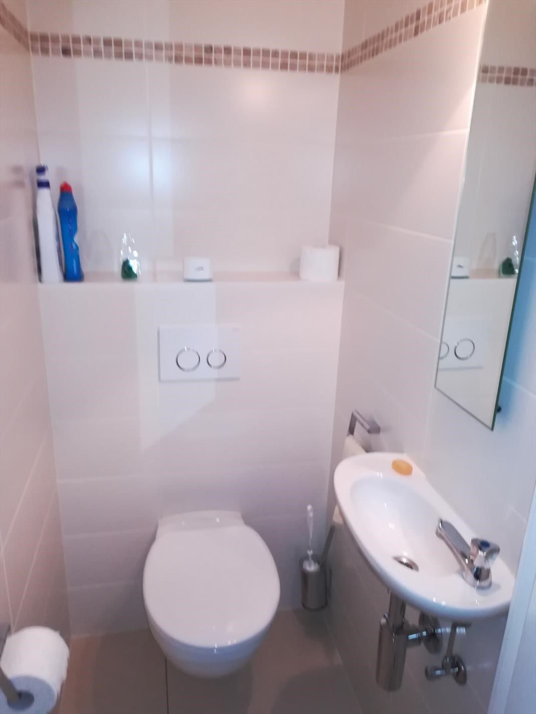 Ongemeubeld appartement met 1 slaapkamer en terras foto 6