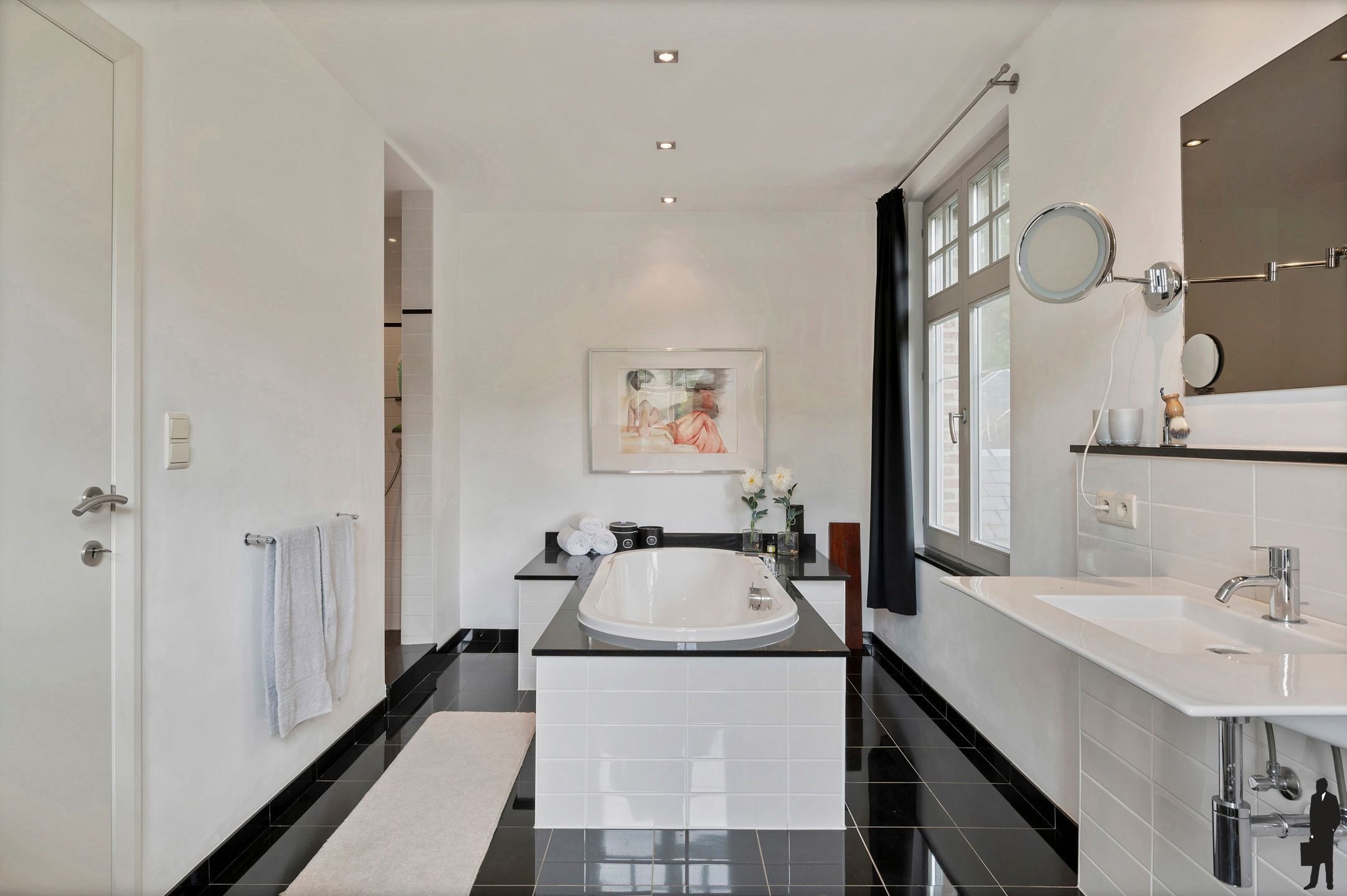 Unieke en zéér centraal gelegen villa op een parkdomein van ca. 9.847 m²! foto 31