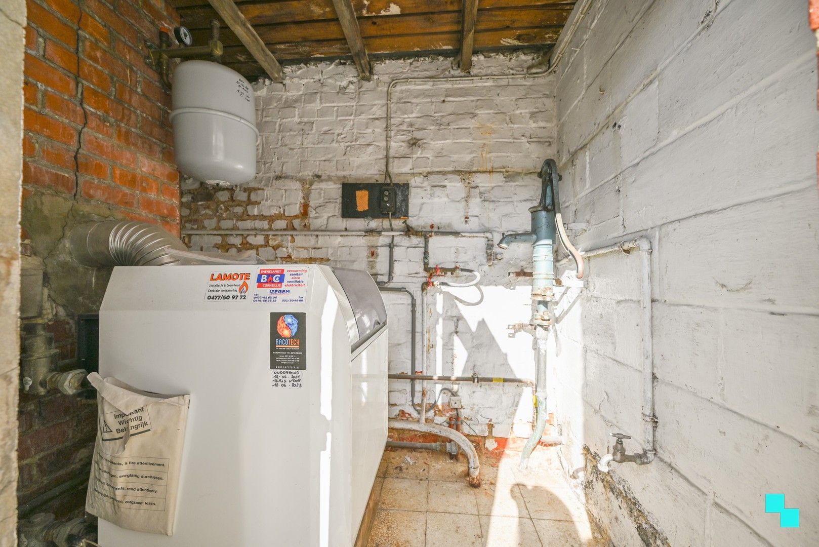 Te renoveren woning met drie slaapkamers nabij centrum Izegem foto 15