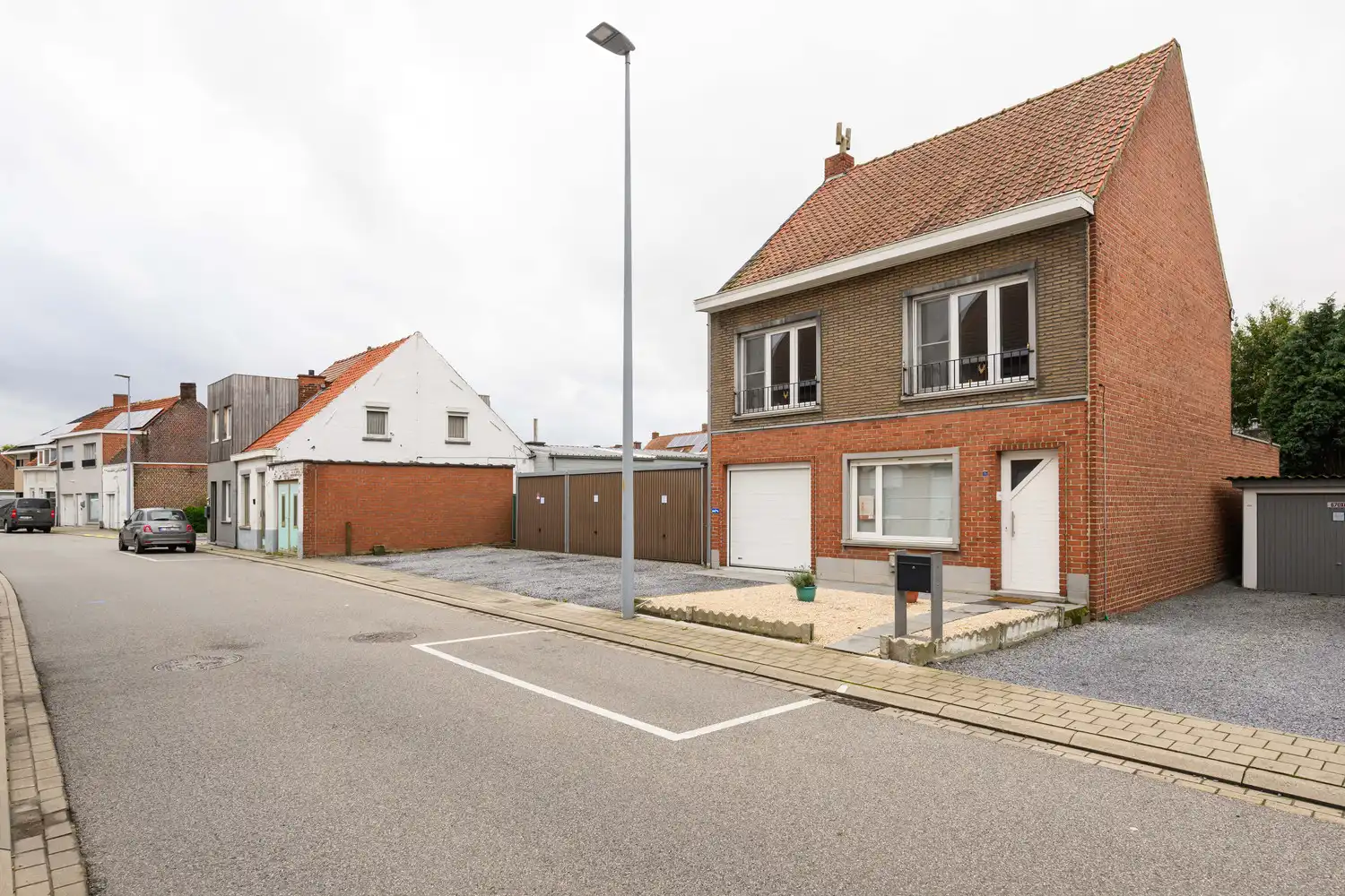 Hoofdfoto van de publicatie: Woning dichtbij het centrum van Meulebeke.