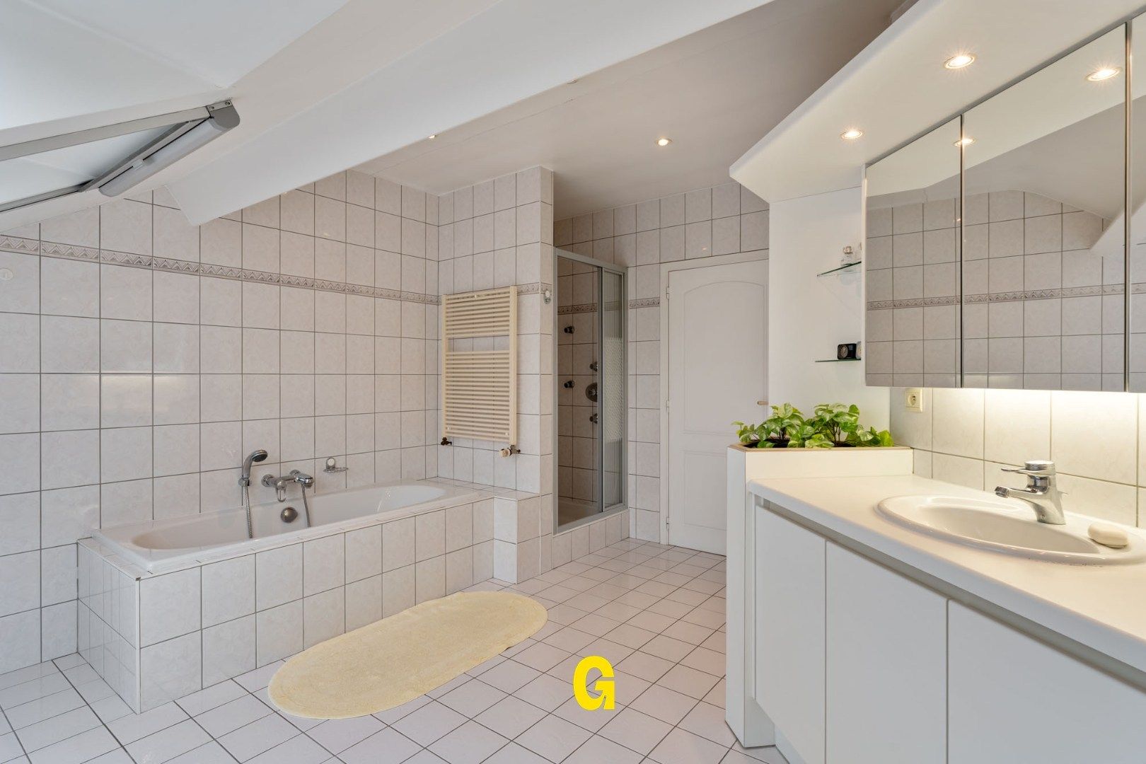 Bijzonder nette rijwoning van zeer degelijke kwaliteit, met tuin op 6a 46ca, vlak bij de dorpskern van Hoeselt. foto 17