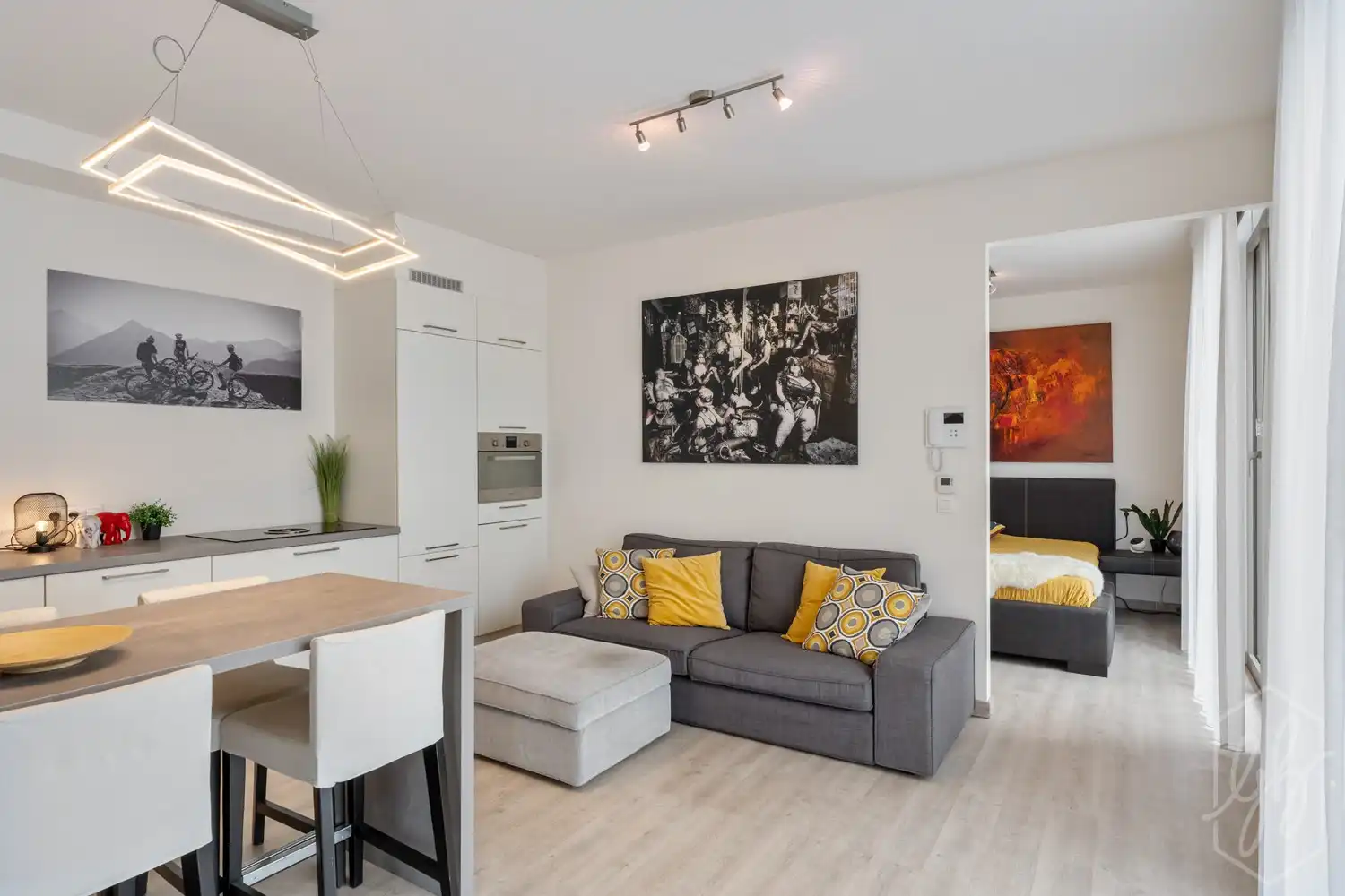 Exclusief, instapklaar appartement met ruim terras in Quartier Bleu foto 3