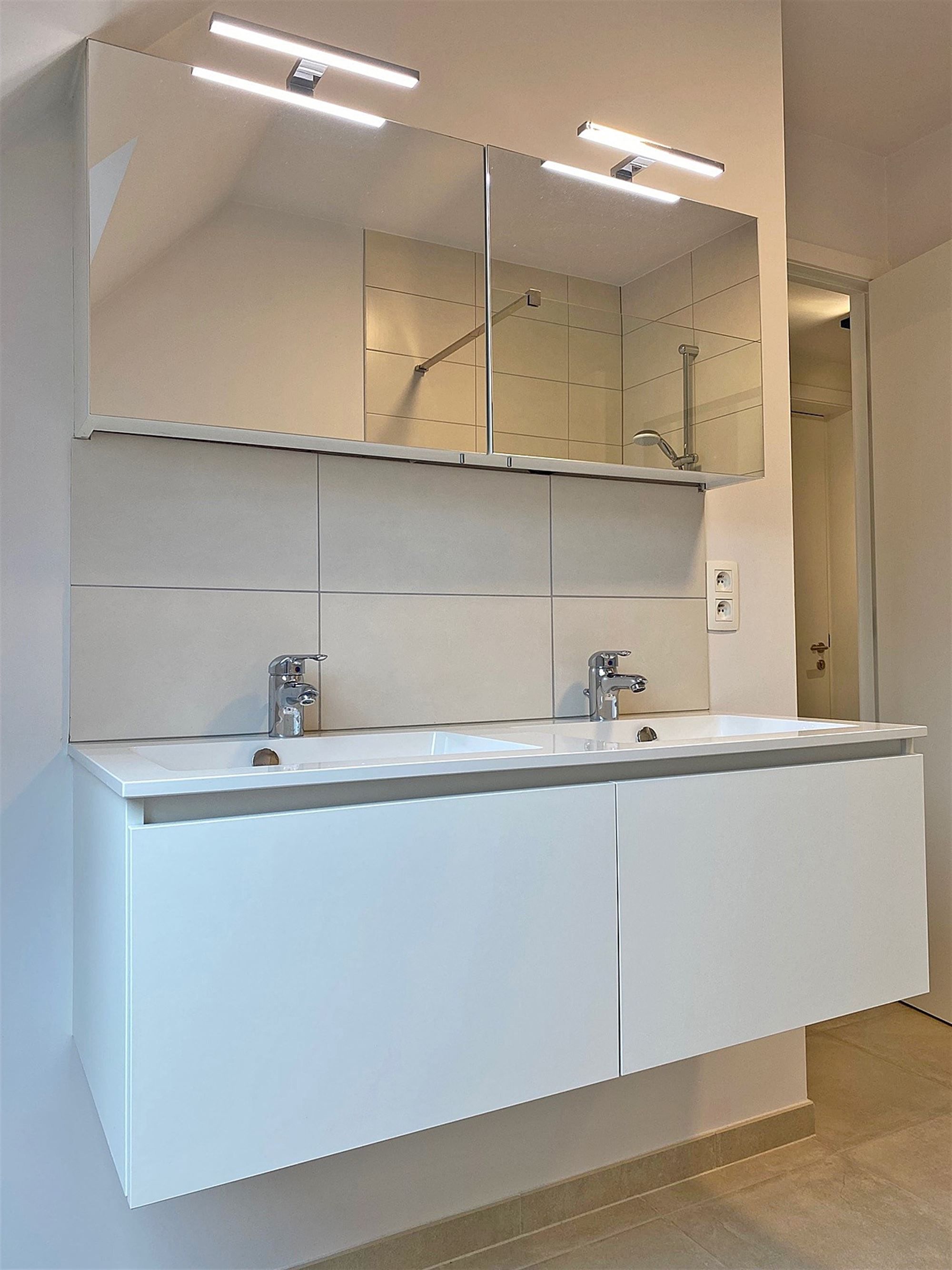 Instapklaar APPARTEMENT (duplex) met 3 slaapkamers, terras en garage foto 9