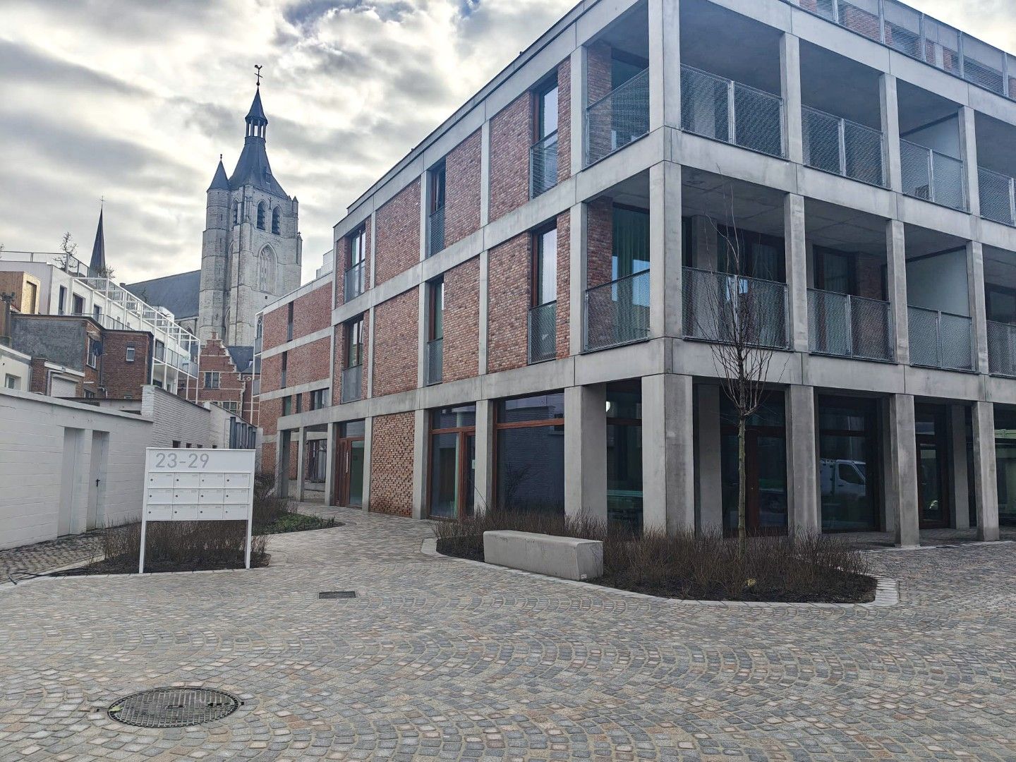 NIEUWBOUW COMMERCIËLE UNITS IN HET HIPPE PORTIER 51 foto {{pictureIndex}}