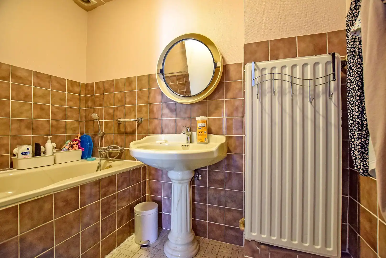 Ruime koppelvilla met 4 slaapkamers en dubbele garage te koksijde-Bad op amper 700m van het strand.  foto 13