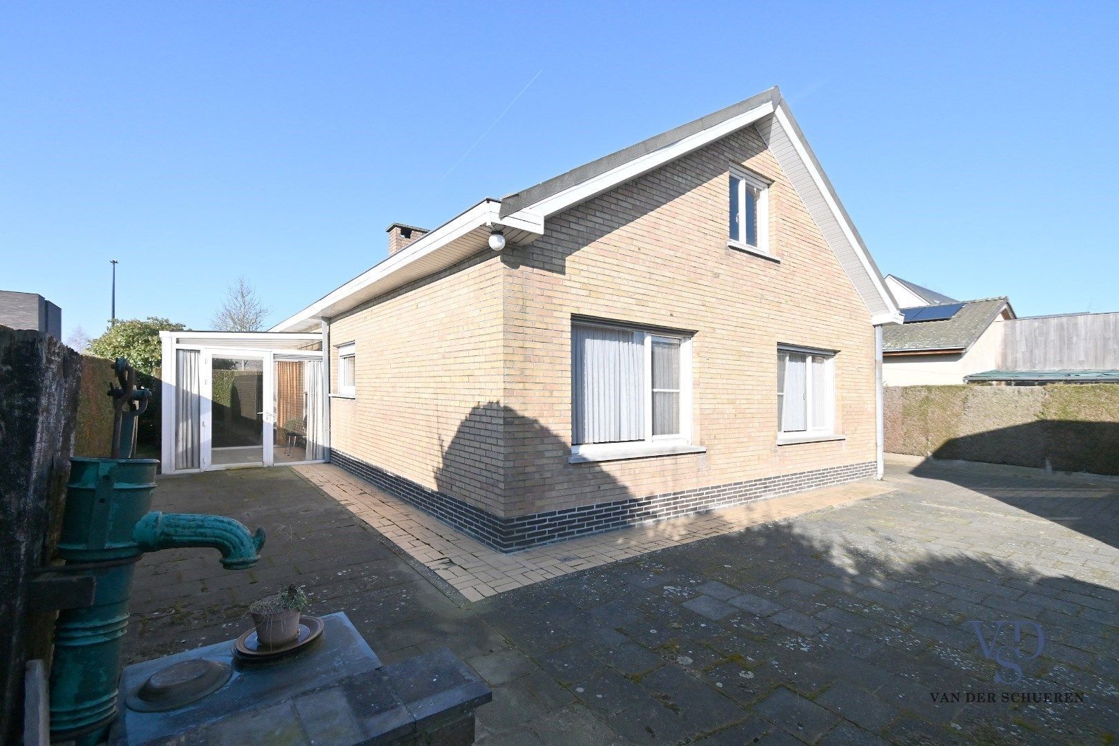 Degelijke bungalowwoning gelegen in een rustige verkaveling foto 28