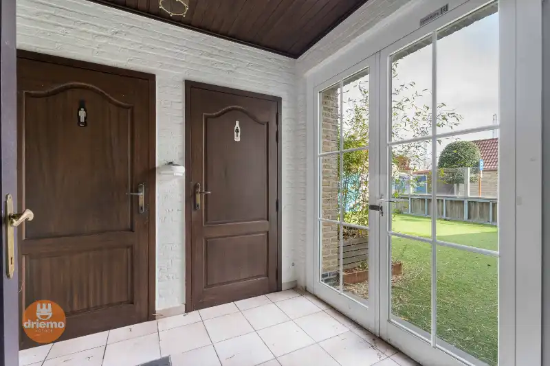 Ruime woning met handelspand foto 11