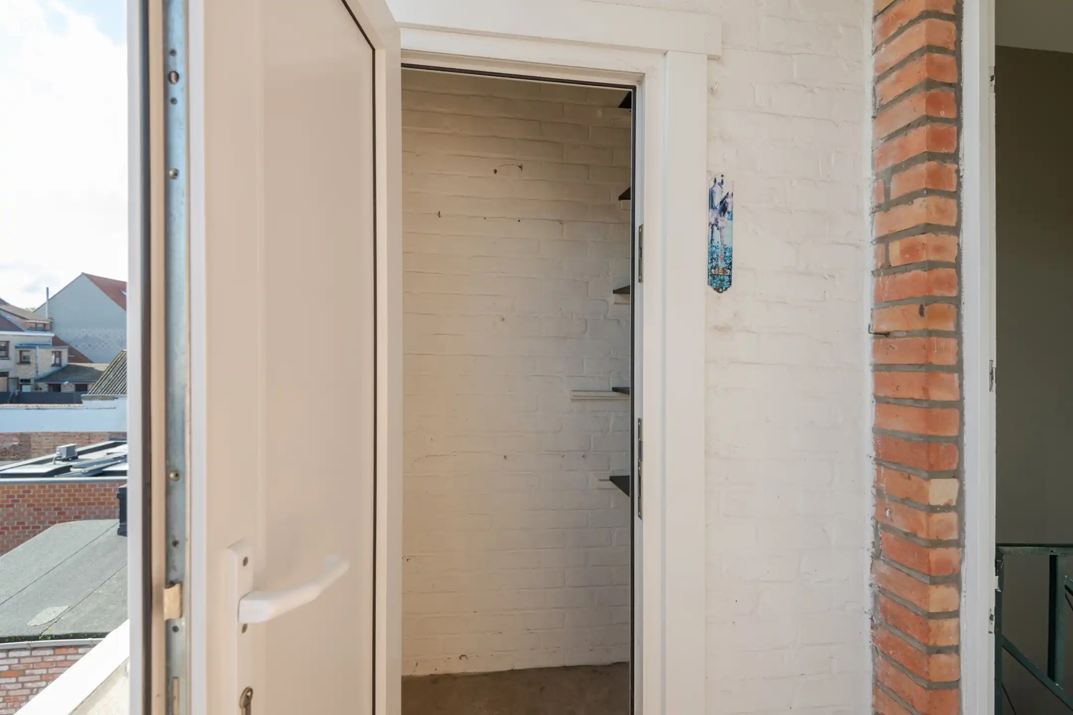 Instapklaar 2-slaapkamerappartement met zonnig terras te koop in De Panne. foto 10