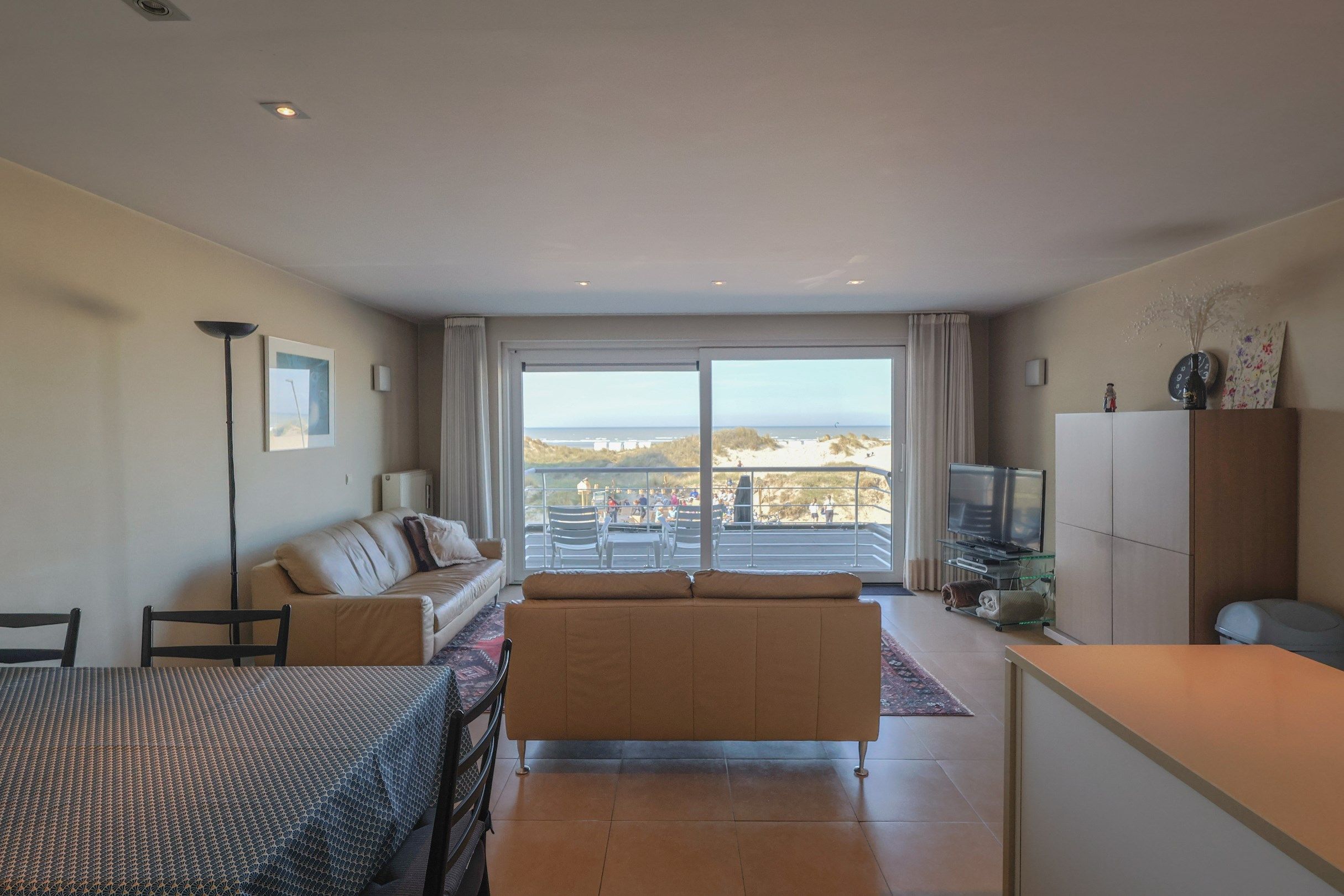 Appartement te huur met frontaal zeezicht op de dijk van Oostduinkerke! foto 8