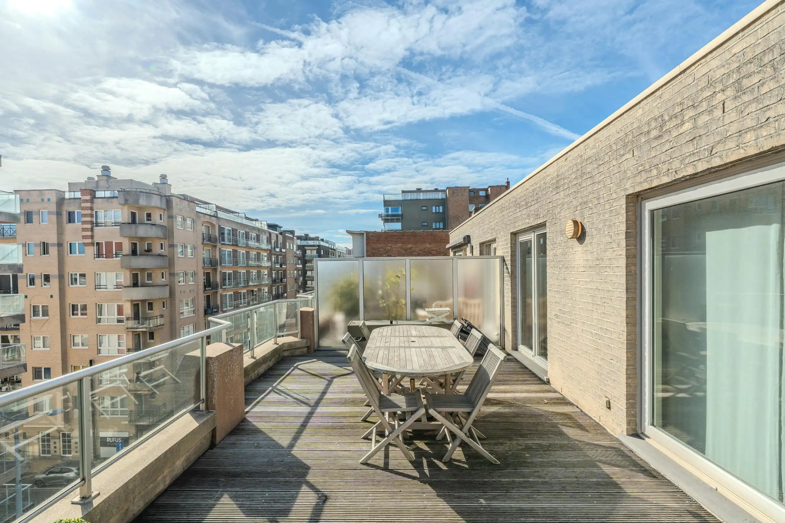 Lichtrijk duplexappartement met ruime terrassen! foto {{pictureIndex}}