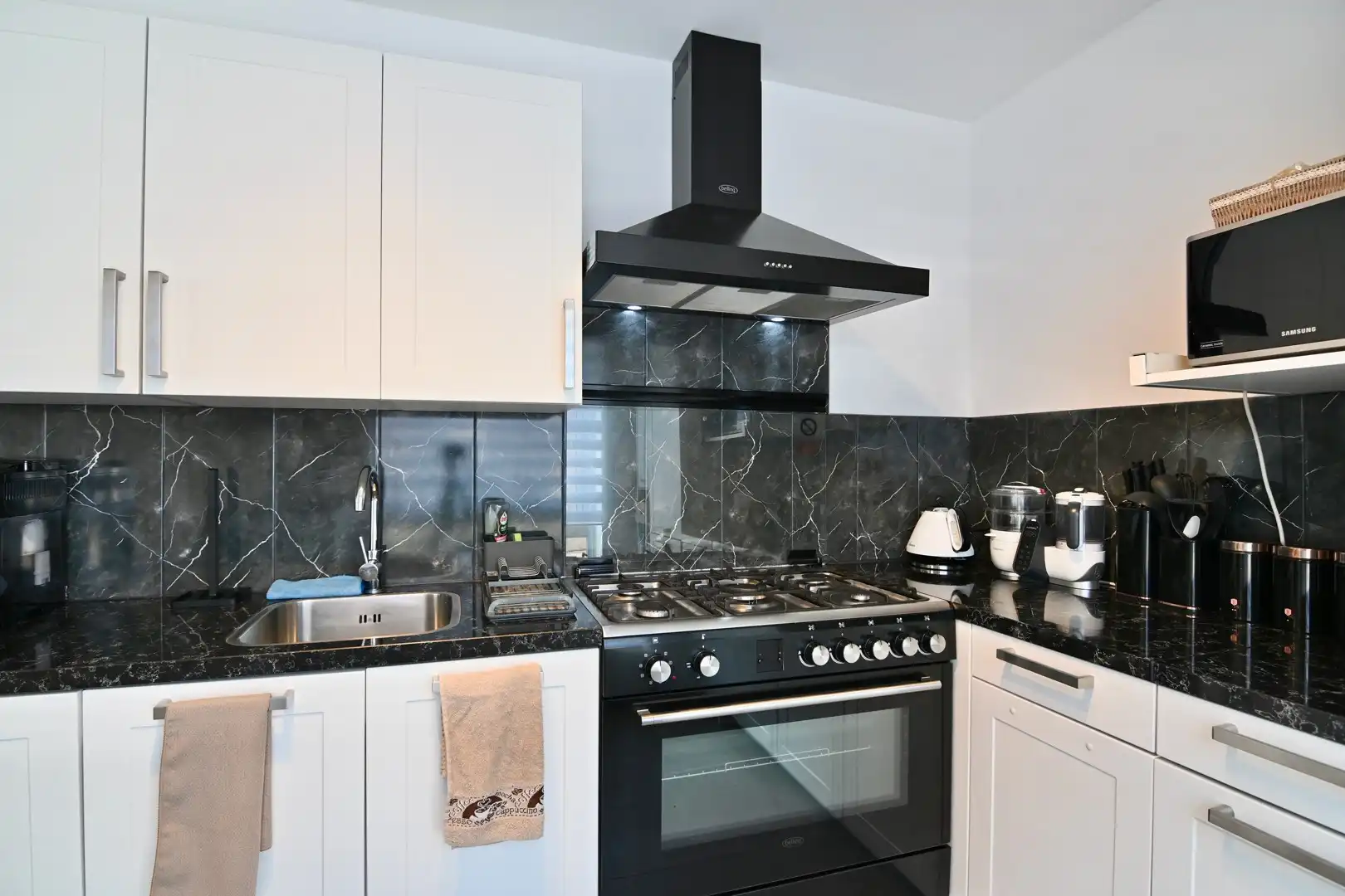 Instapklaar appartement met 2 slaapkamers in het centrum van Sint-Truiden (TOPLOCATIE) foto 4