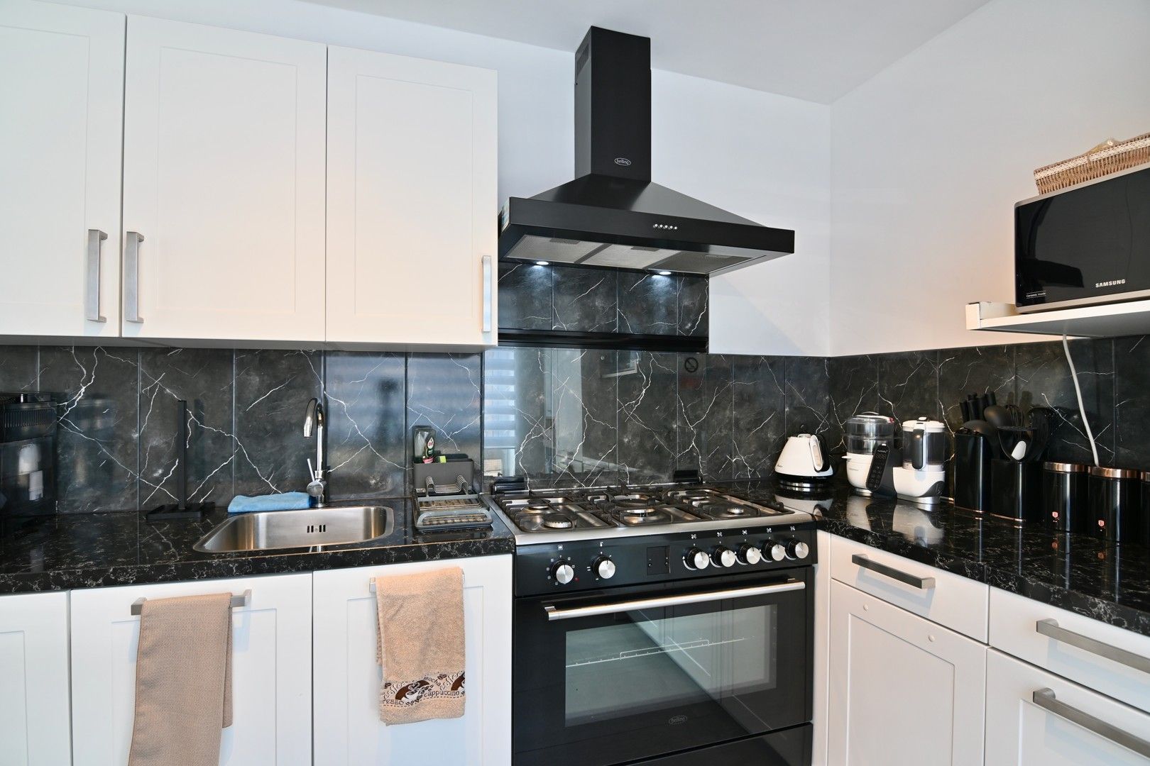 Instapklaar appartement met 2 slaapkamers in het centrum van Sint-Truiden (TOPLOCATIE) foto 4