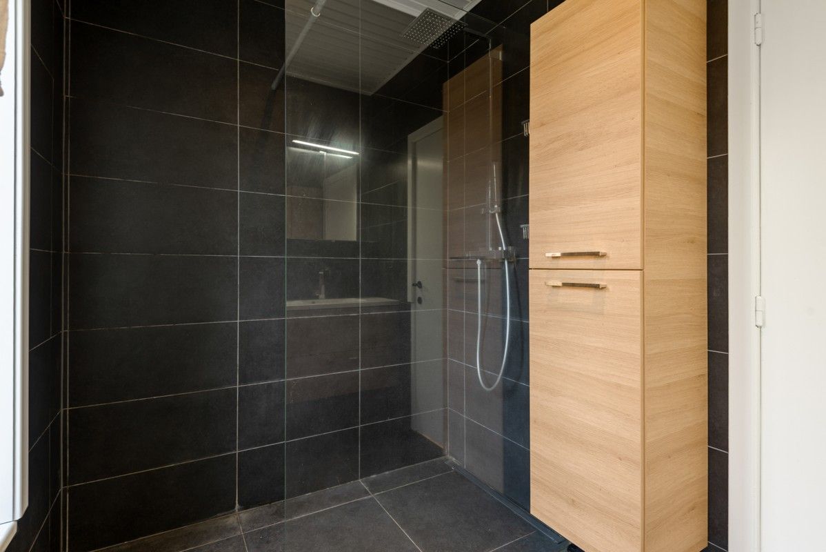 Verder af te werken charmante woning op 1840m² vlakbij het centrum van Sint-Antonius foto 10
