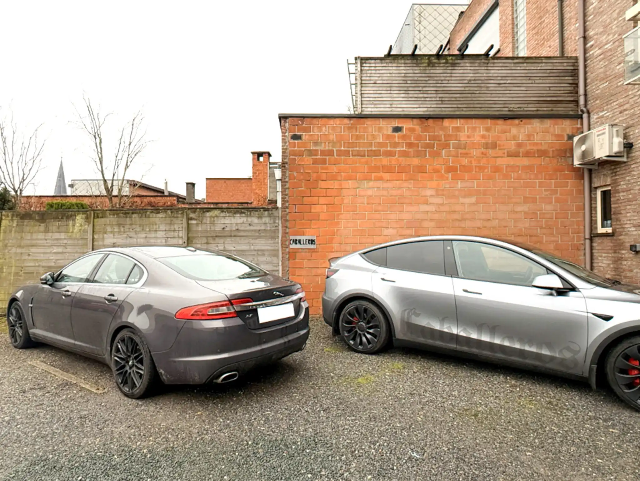 Appartement met twee slaapkamers, terras en autostaanplaats in het centrum van Beveren foto 14