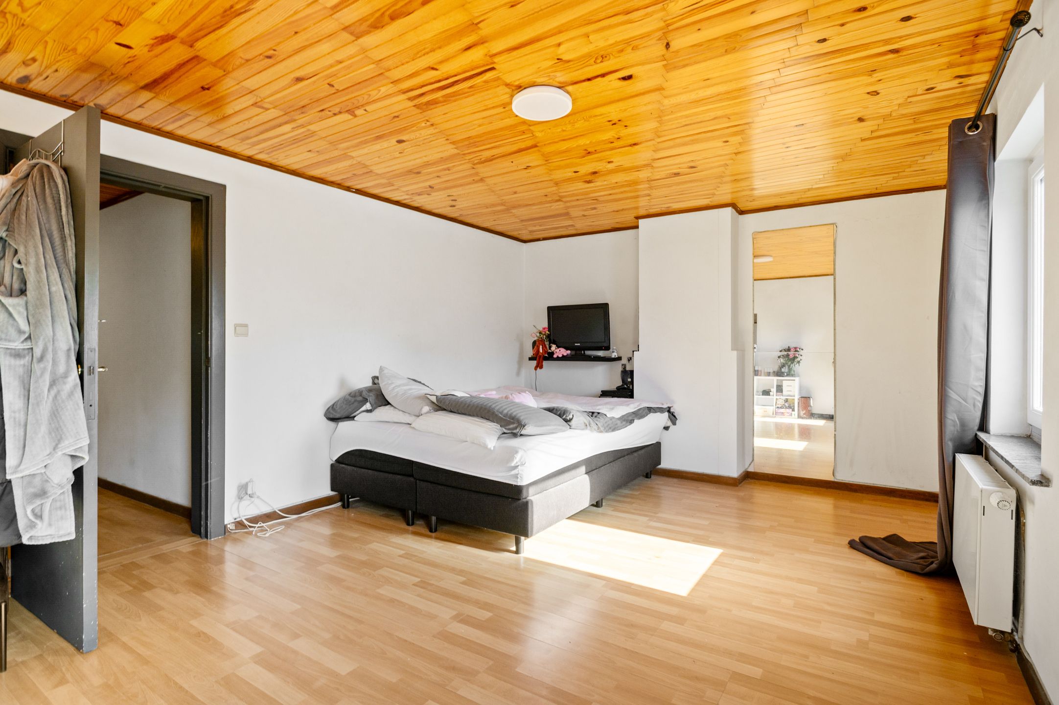 IN OPTIE!!! Instapklare woning met 4 slaapkamers, koer, tuin en garage op 01 are 93 ca foto 16