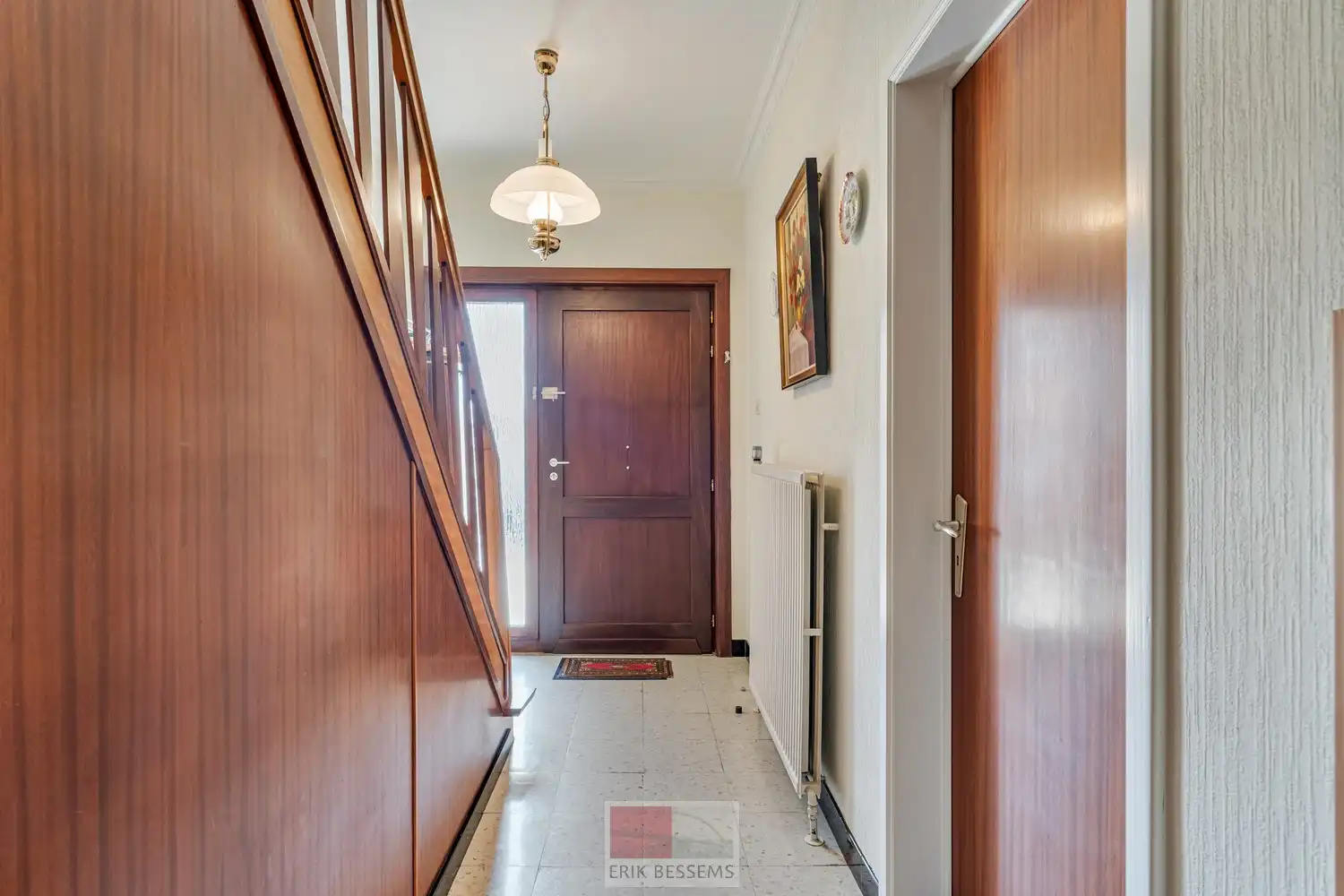 Leuke te renoveren woning met een bewoonbare oppervlakte van ca. 172 m², gelegen op een perceel van 485 m². foto 3