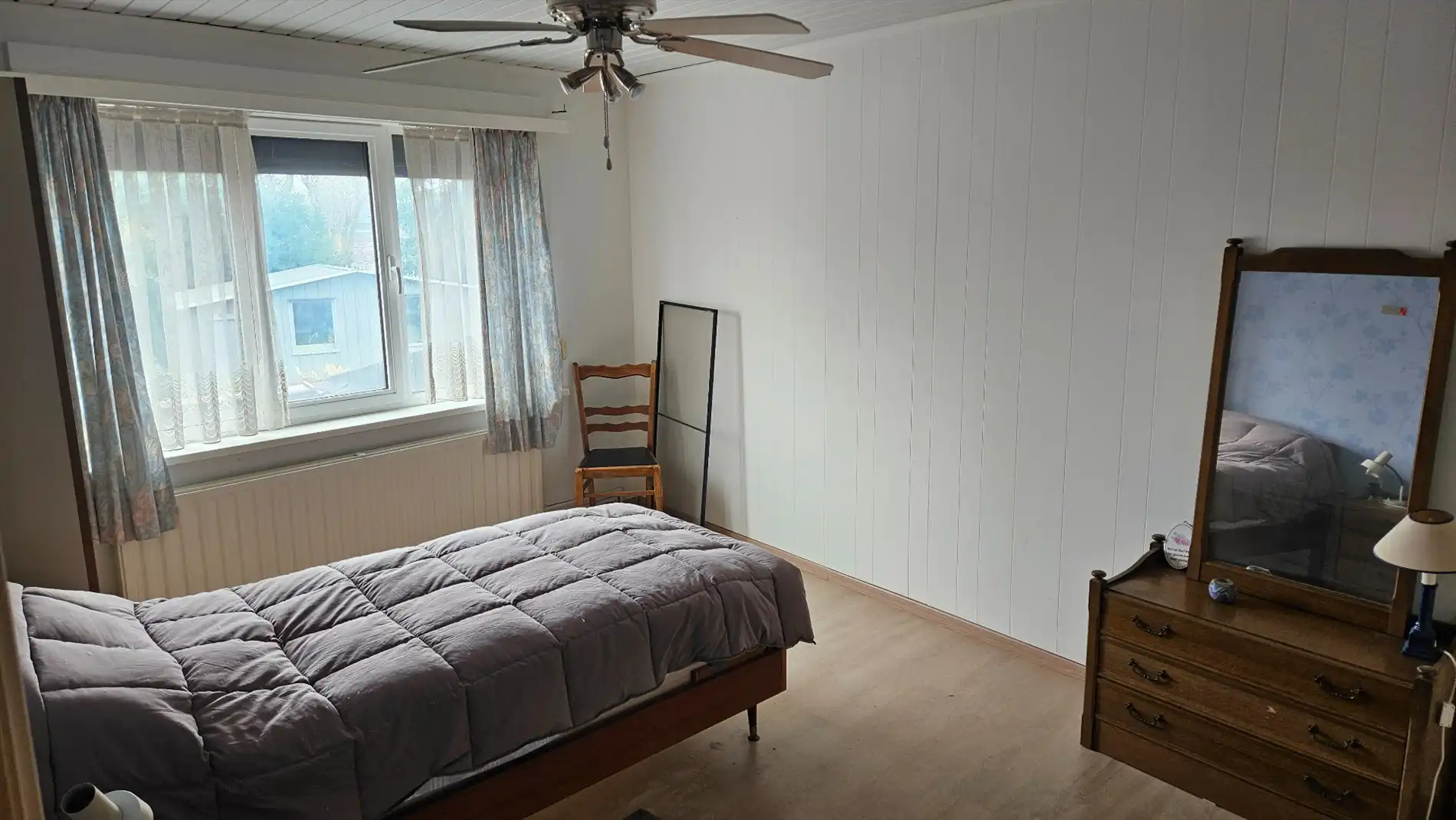 Ruime en stevige op te frissen woning met 4 slk, garage en tuin (met bijgebouw)  foto 12