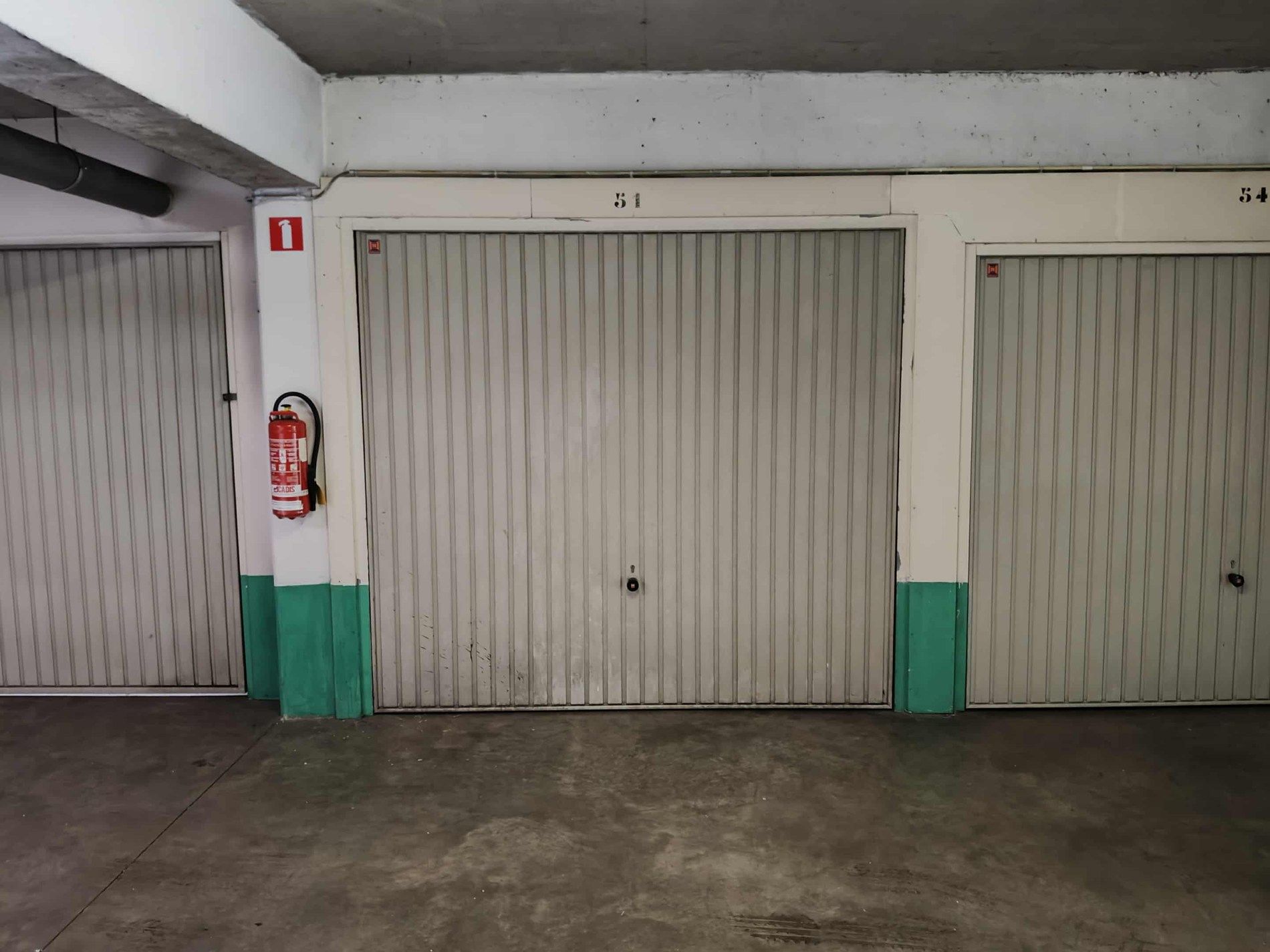 Zeer makkelijk in te rijden garage op het gelijkvloers foto 7