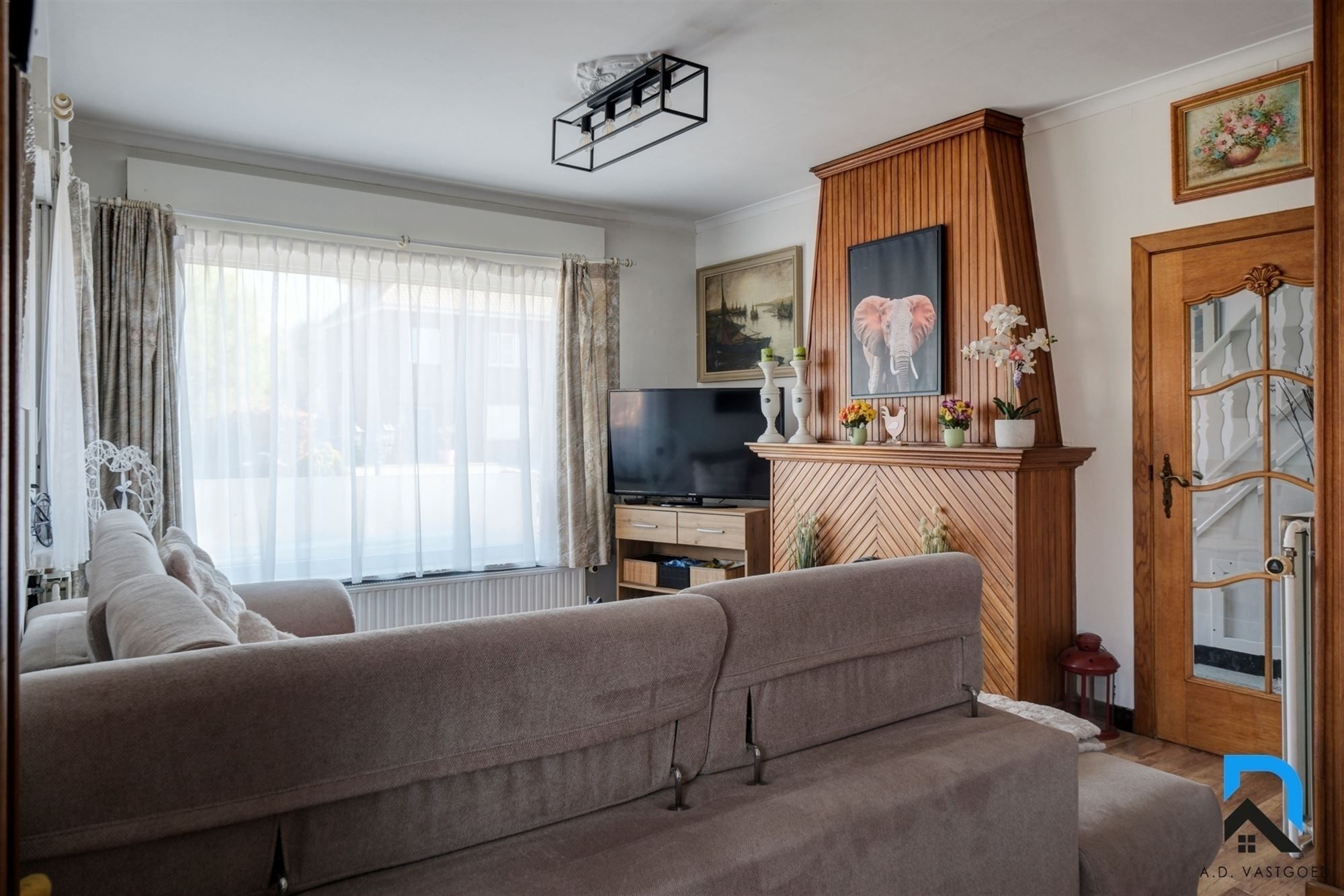 Ruime woning met grote tuin en dubbele garage foto 9