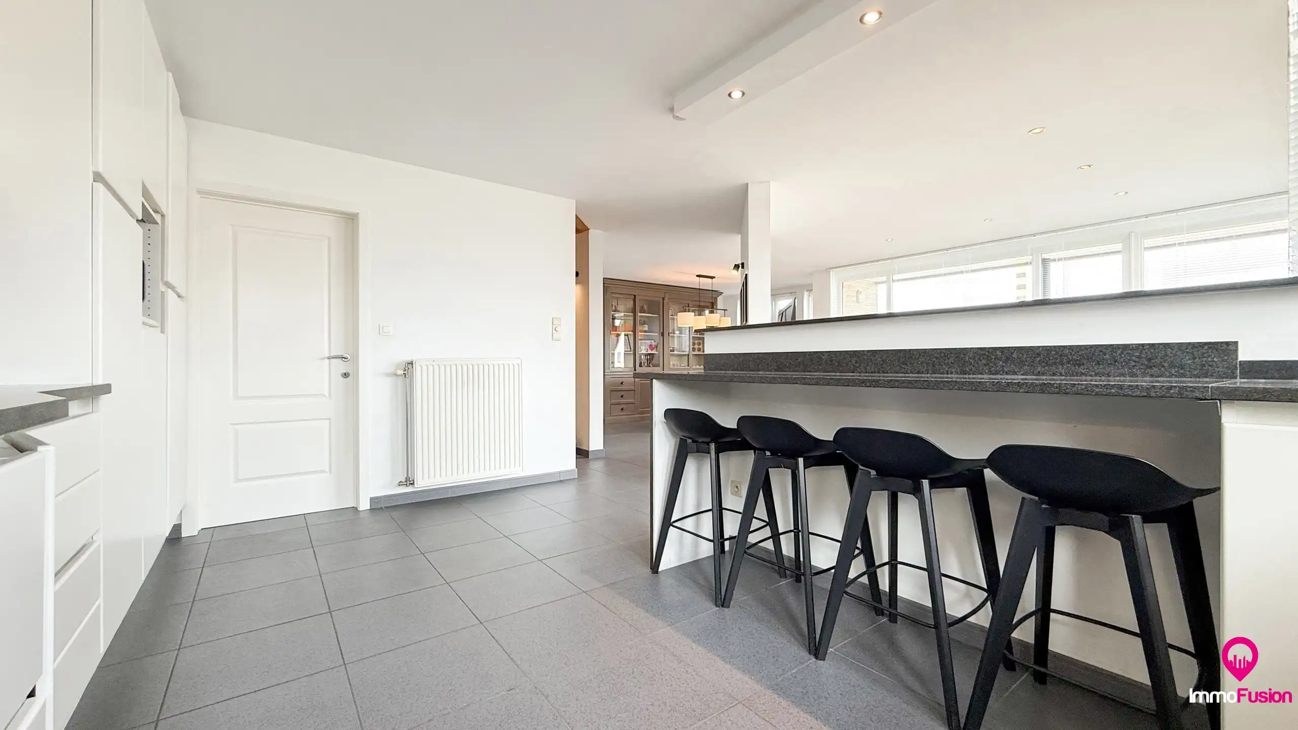 Ruim appartement met 4 slaapkamers en parking in Tuilt! foto 11