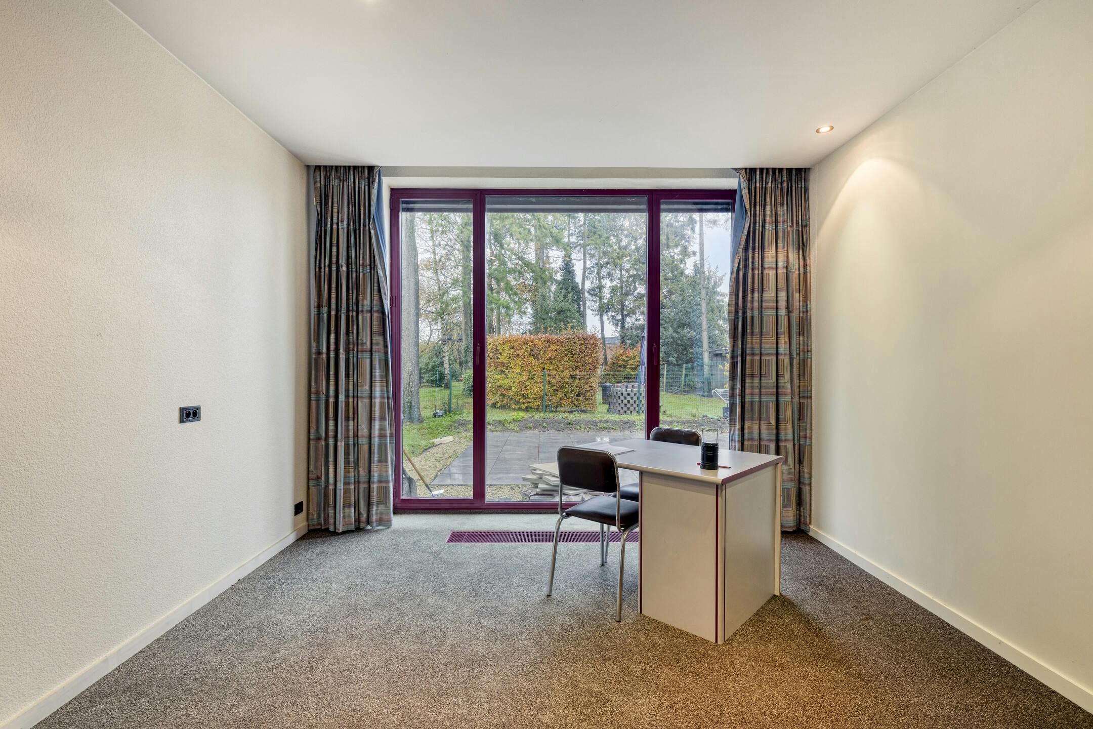 Huis met gelijkvloers kantoor/praktijk te koop in Knesselare foto 14