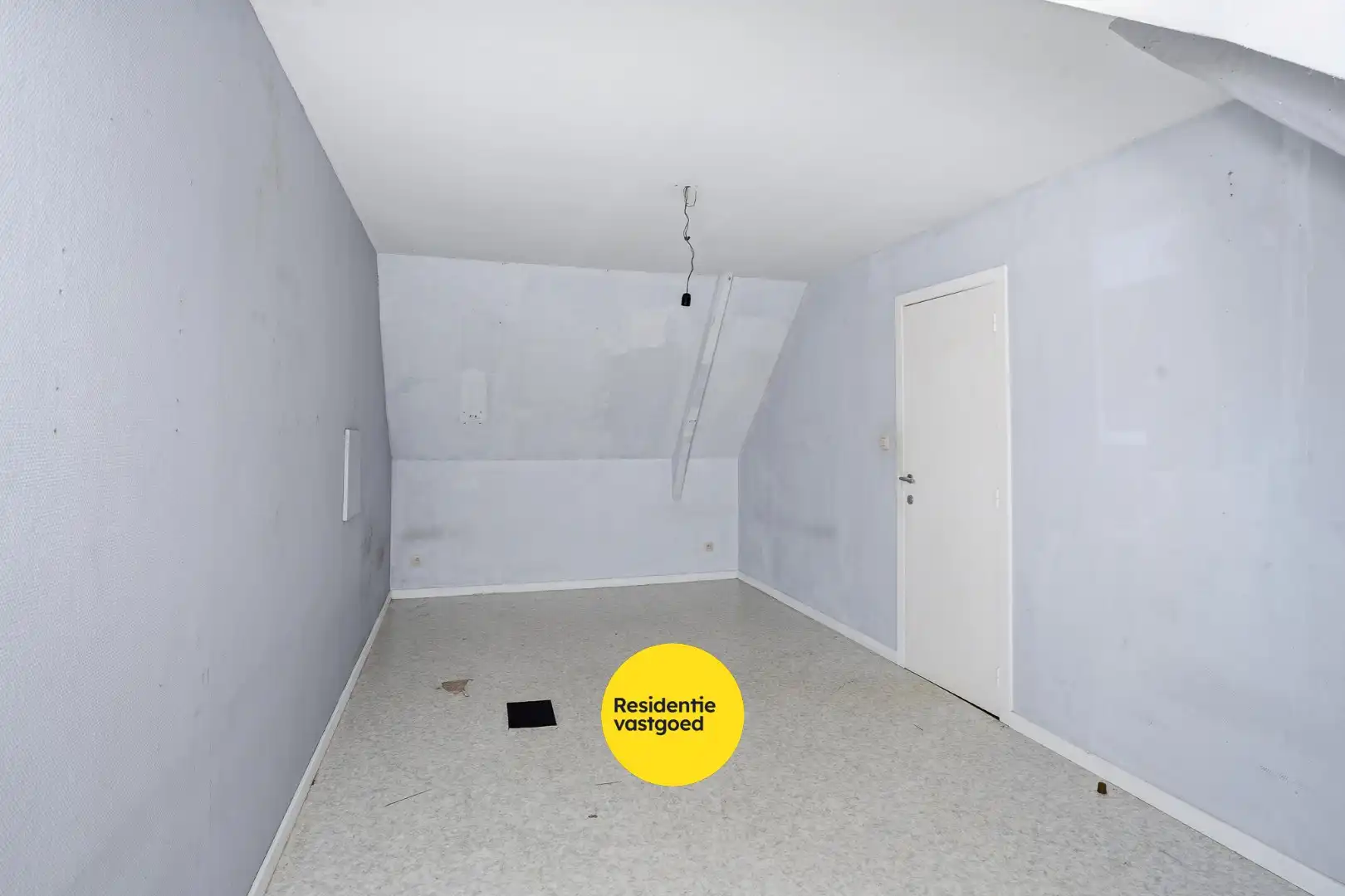 Te renoveren hoekwoning met 3 slaapkamers, tuin en centrale ligging in Ichtegem foto 13