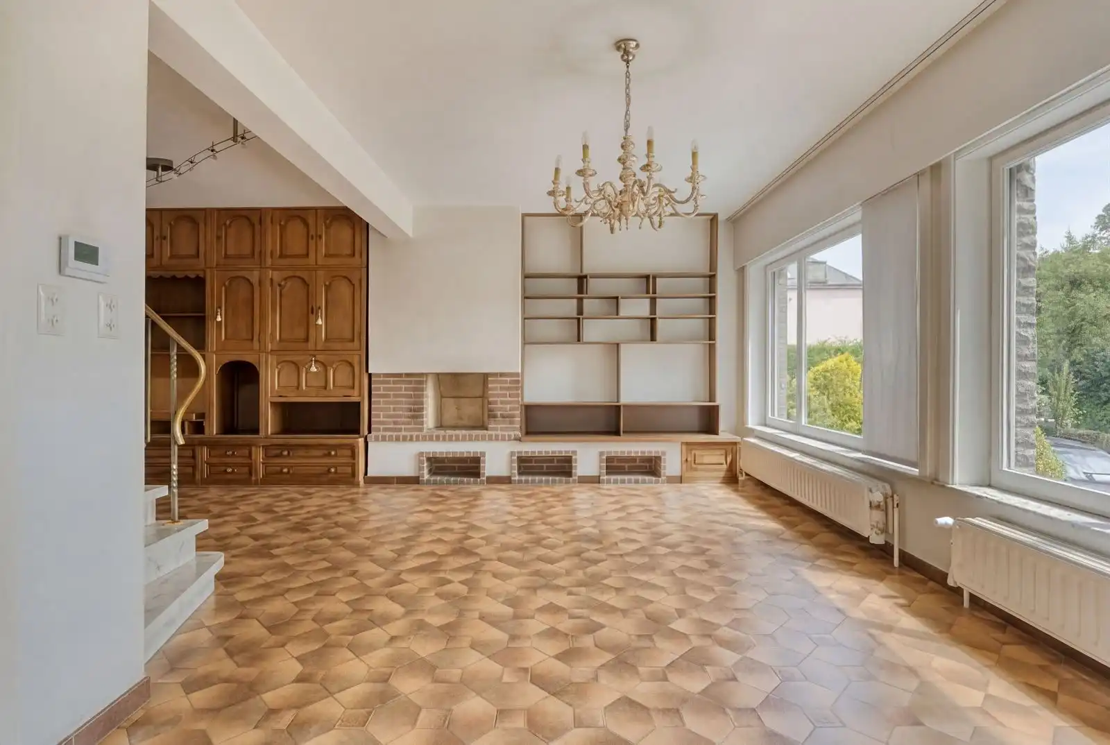 Ruime 3-gevelwoning met 4 à 5 slaapkamers, grote garage en dubbele straattoegang foto 5