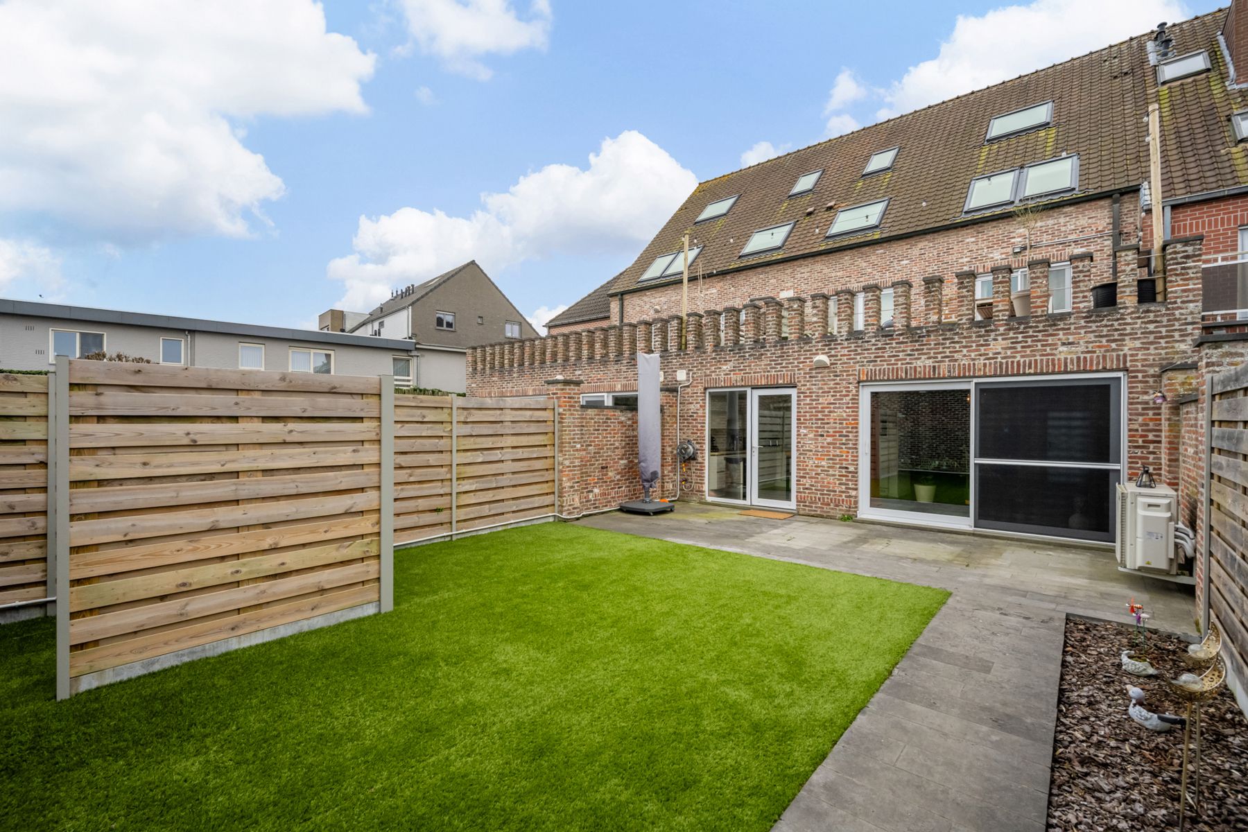 Gelijkvloers appartement met zonnig terras en aparte garage! foto 2