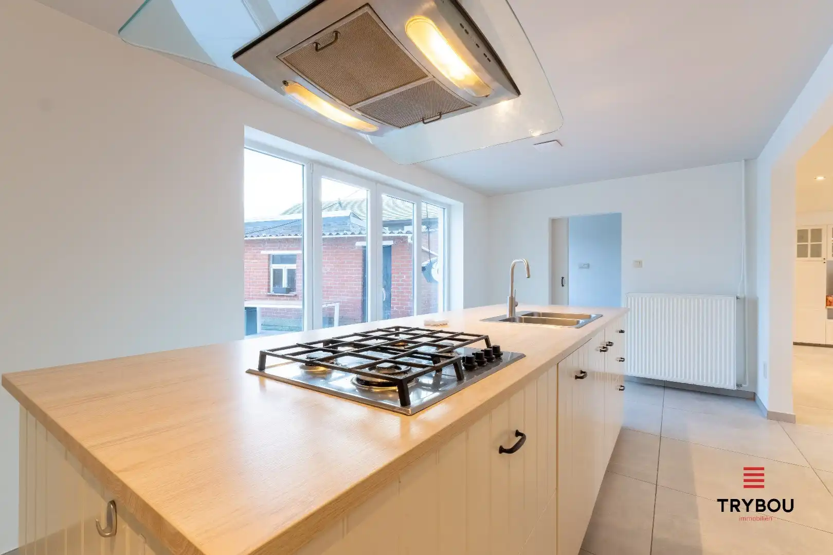 Instapklare gezinswoning met 4 slaapkamers, ruim terras en zonnige tuin in Houthulst foto 5